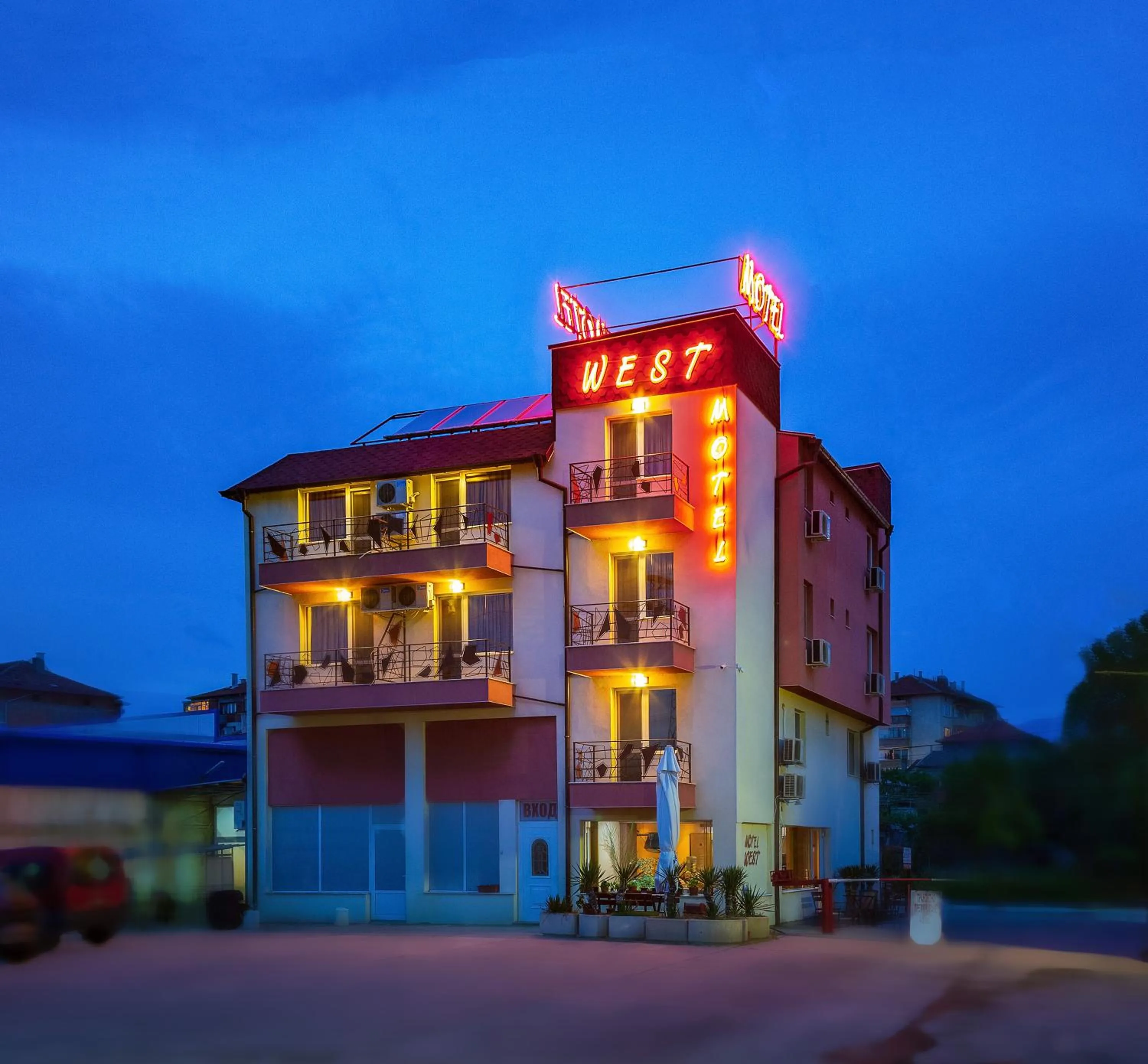 Hotel West