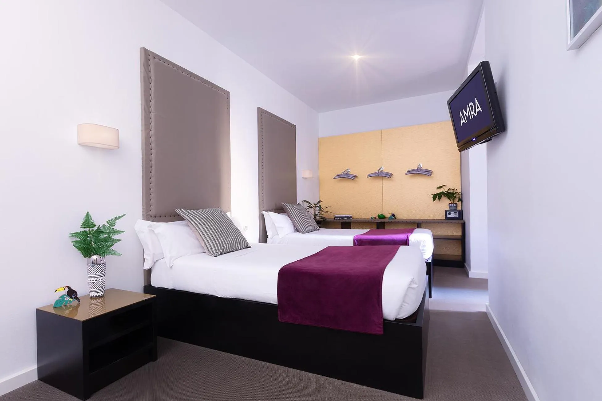 Bed in Amra Barcelona Caspe