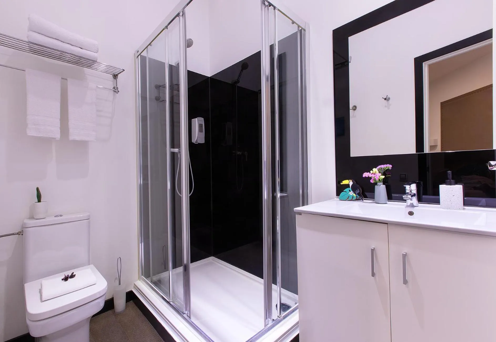 Bathroom in Amra Barcelona Caspe