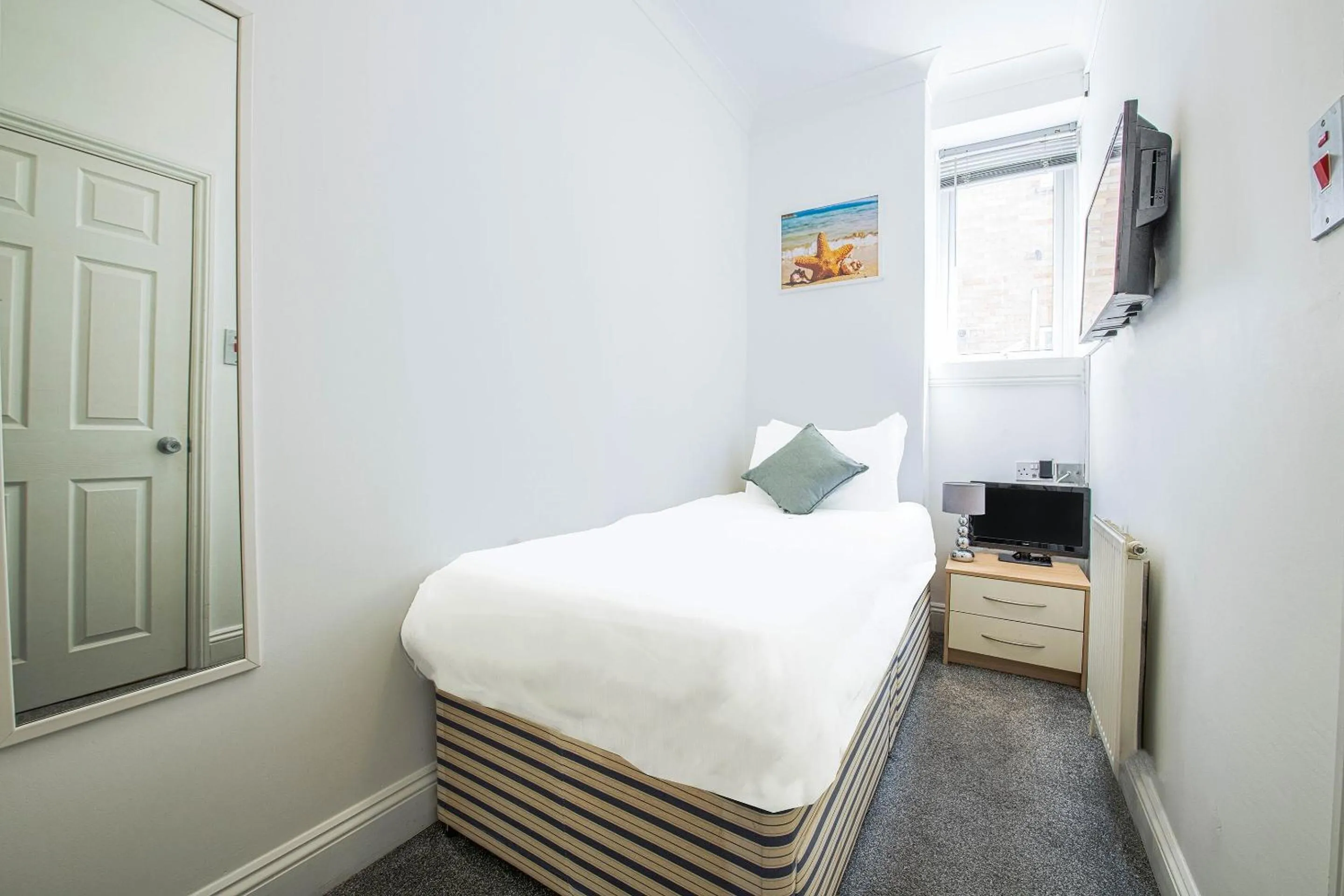 Bedroom, Bed in OYO Pier Hotel