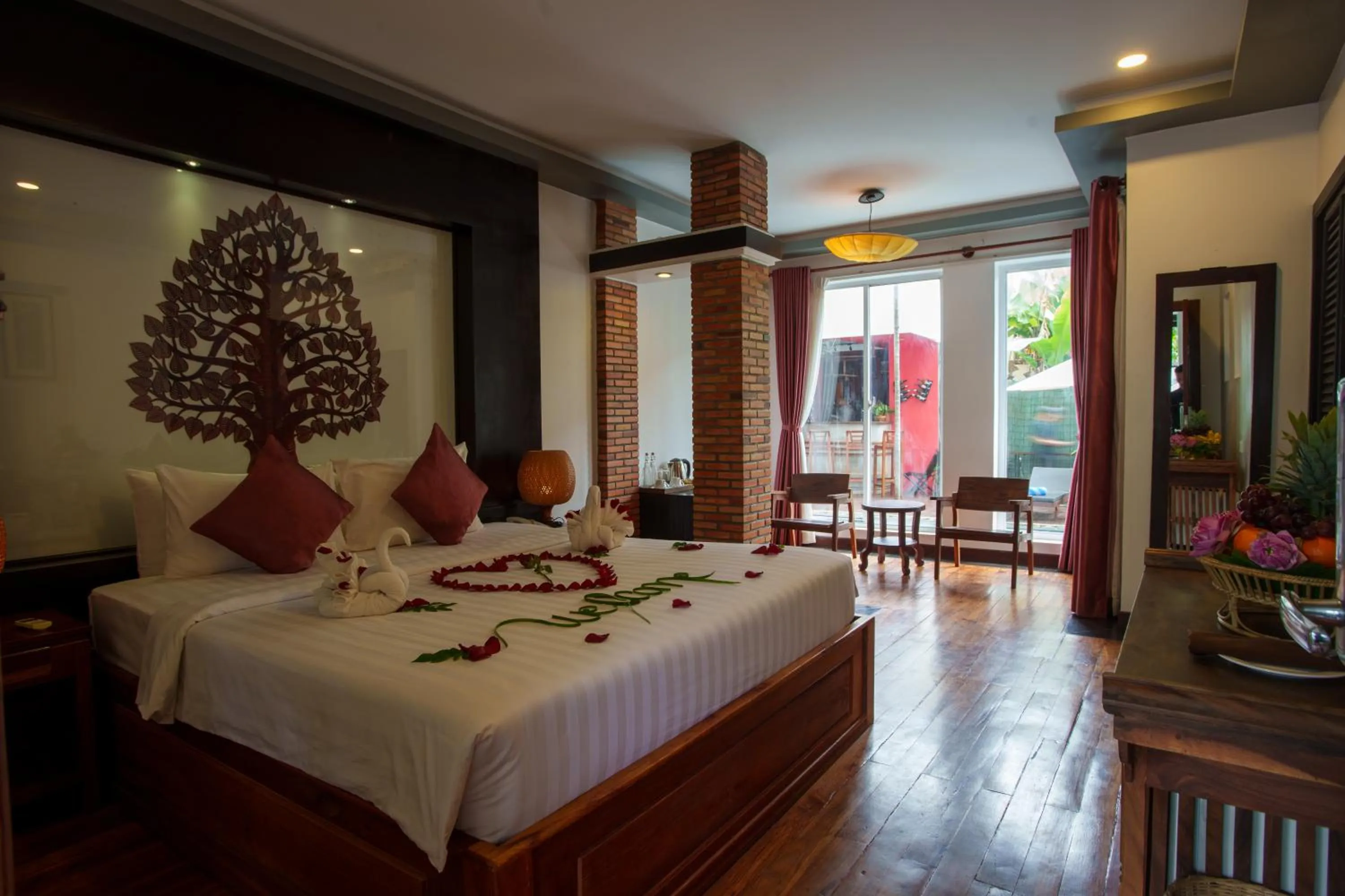 Photo of the whole room, Bed in SAKABAN Suite