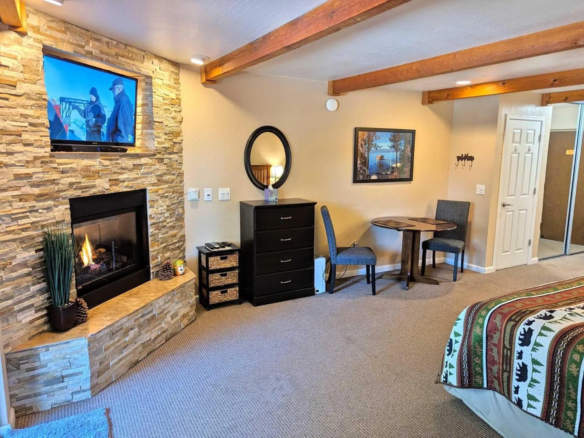 Bed in Lakeland Village #105