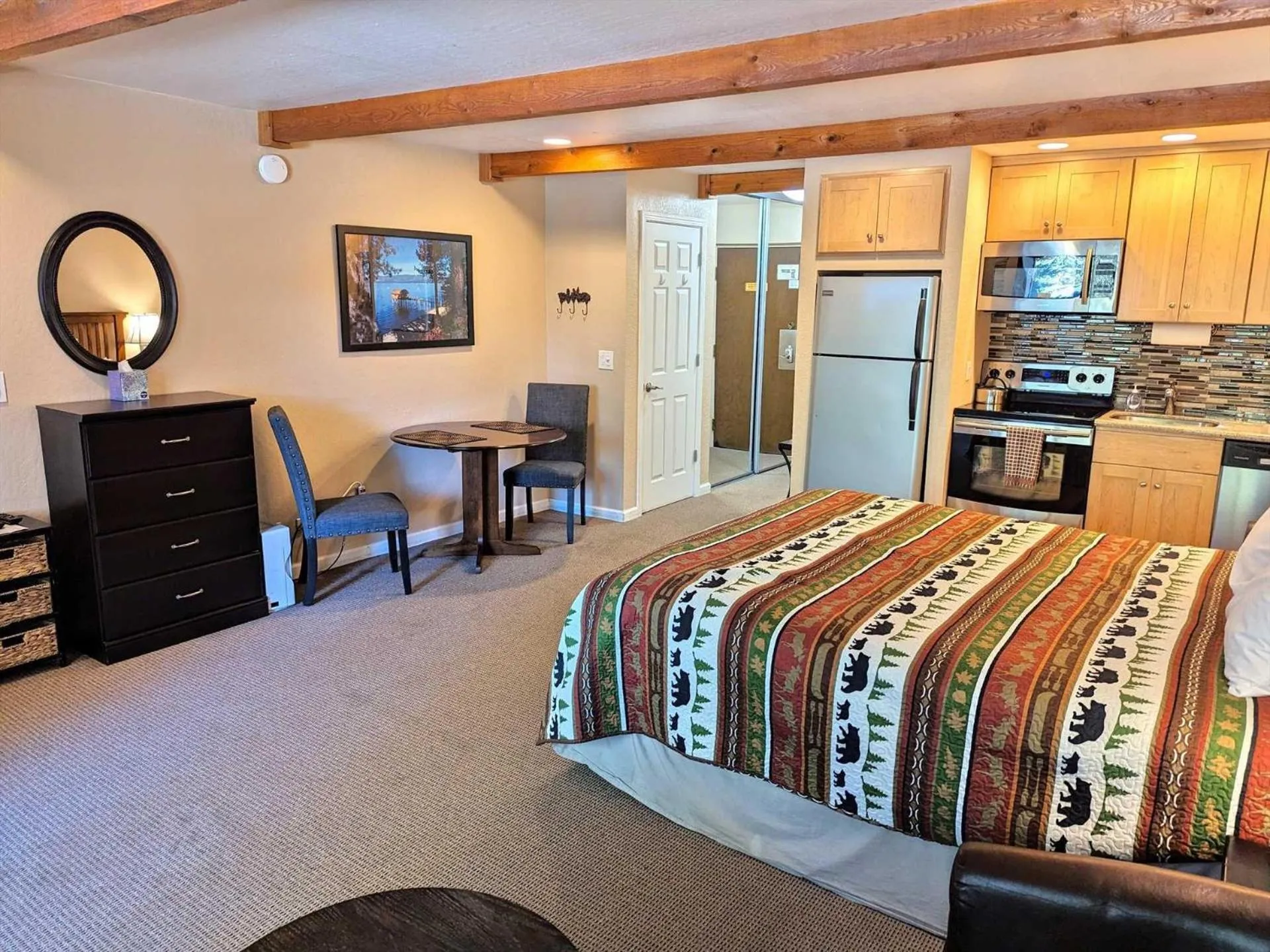 Bed in Lakeland Village #105