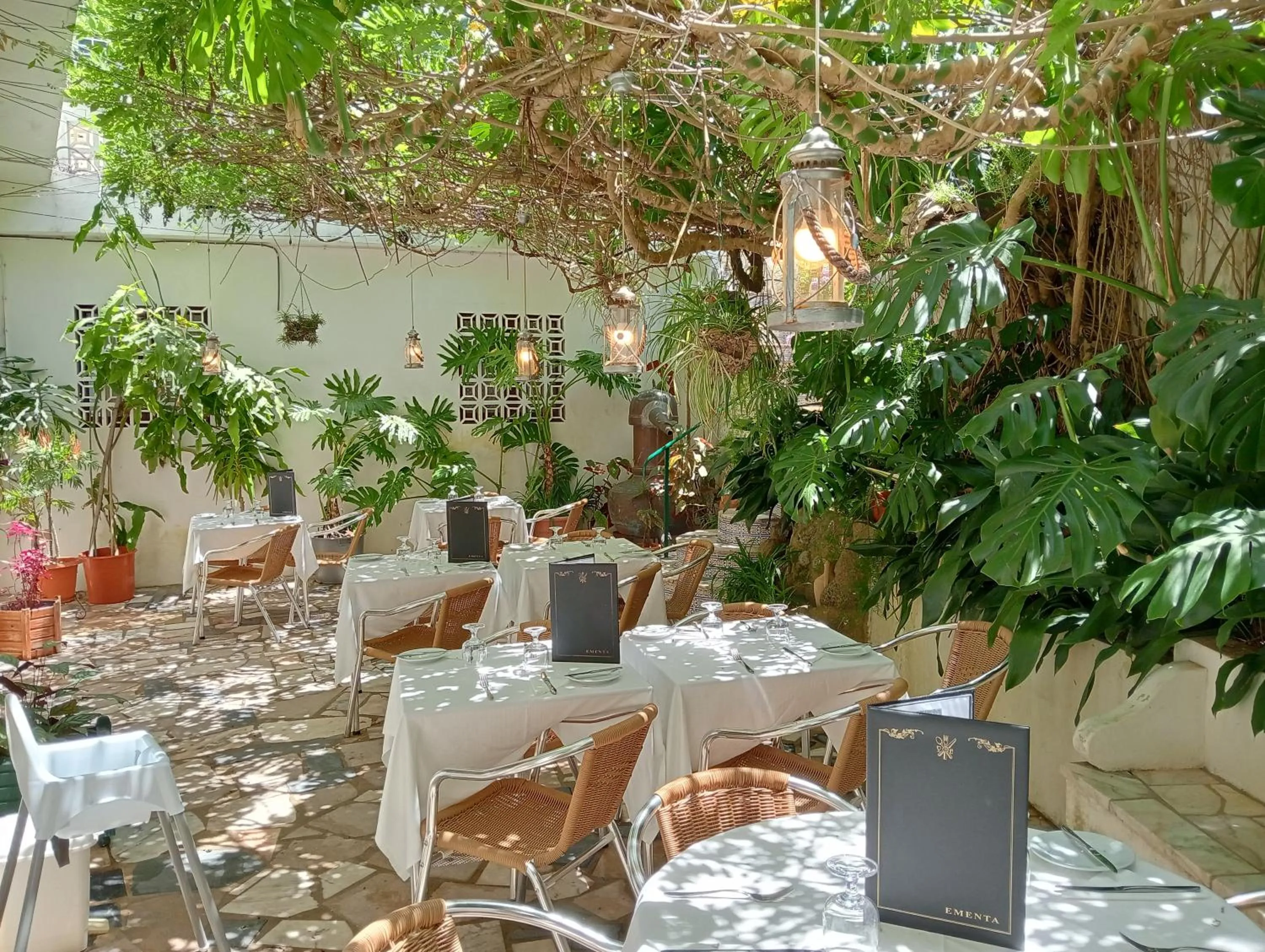 Restaurant/places to eat in Albergaria do Lageado