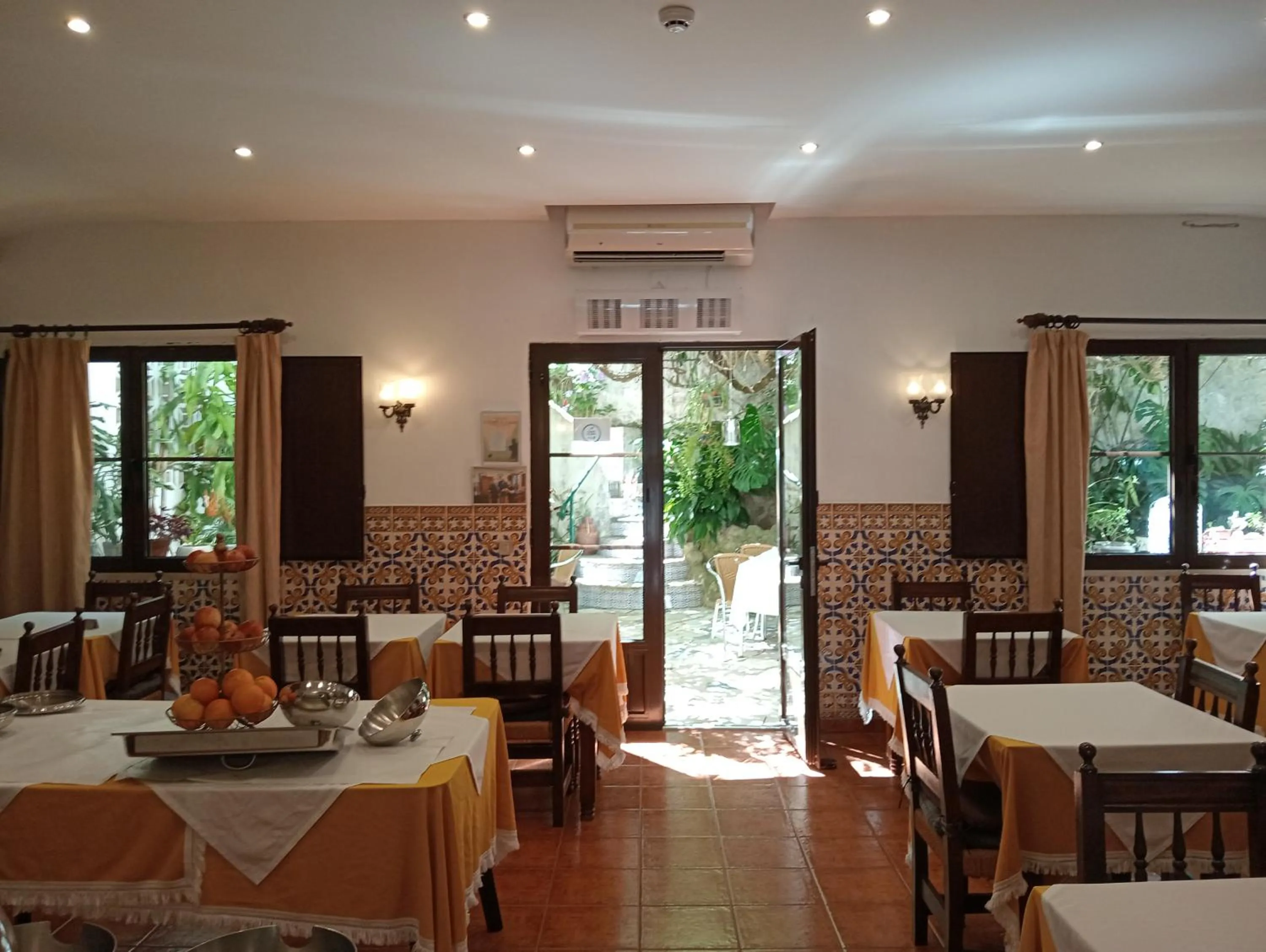 Restaurant/places to eat in Albergaria do Lageado