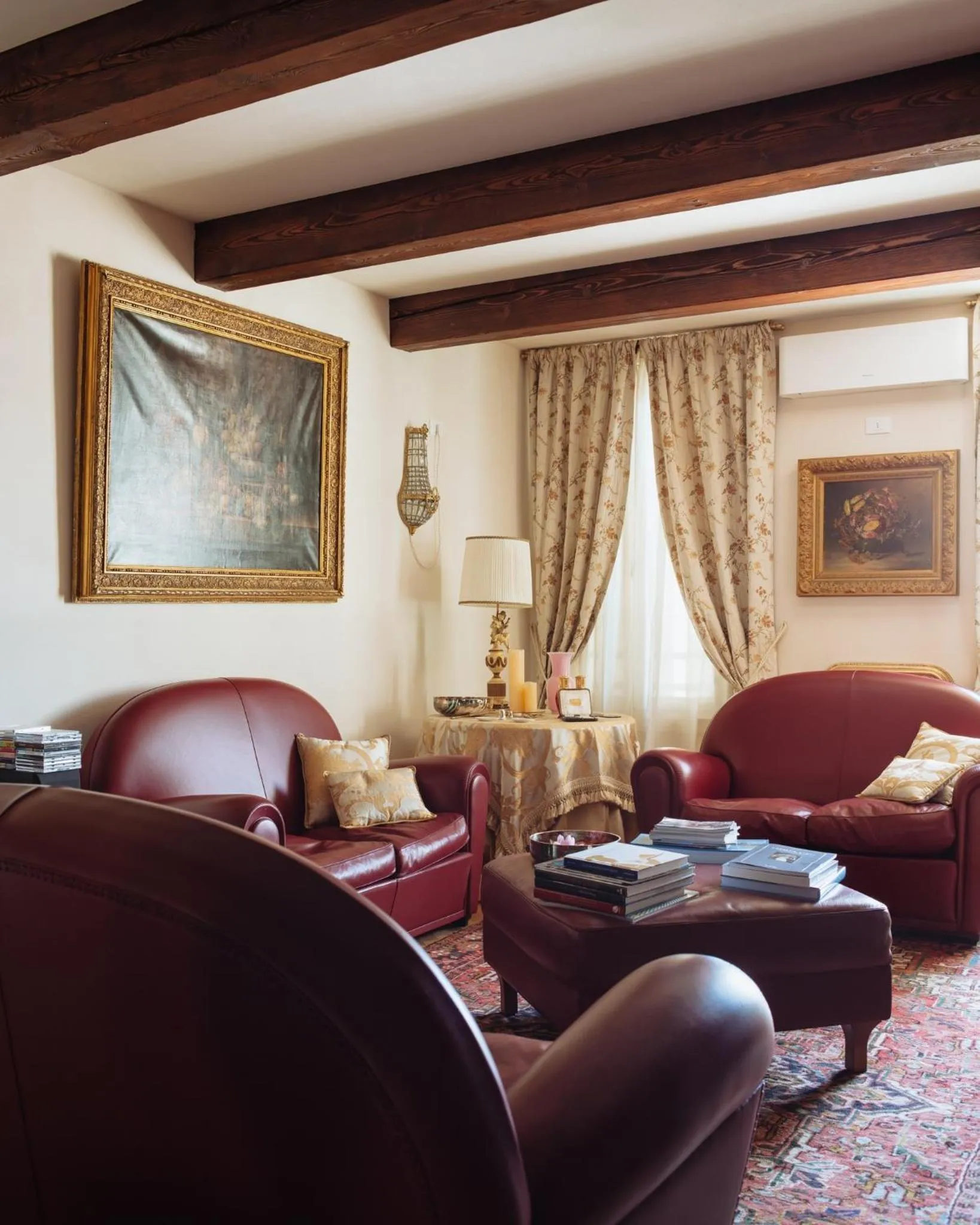 Communal lounge/ TV room in B&B Al Re