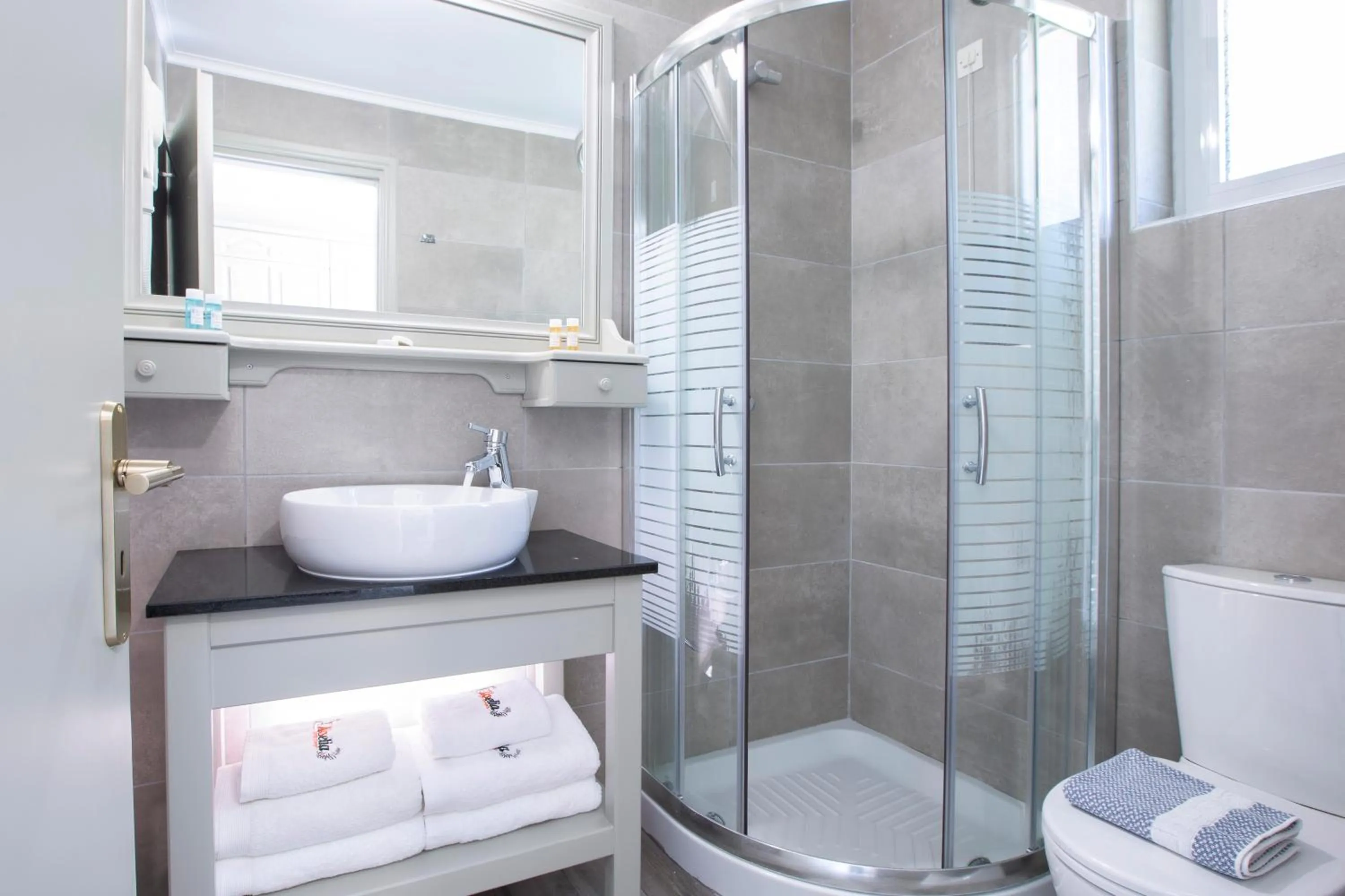 Shower in Villa Elia Resort