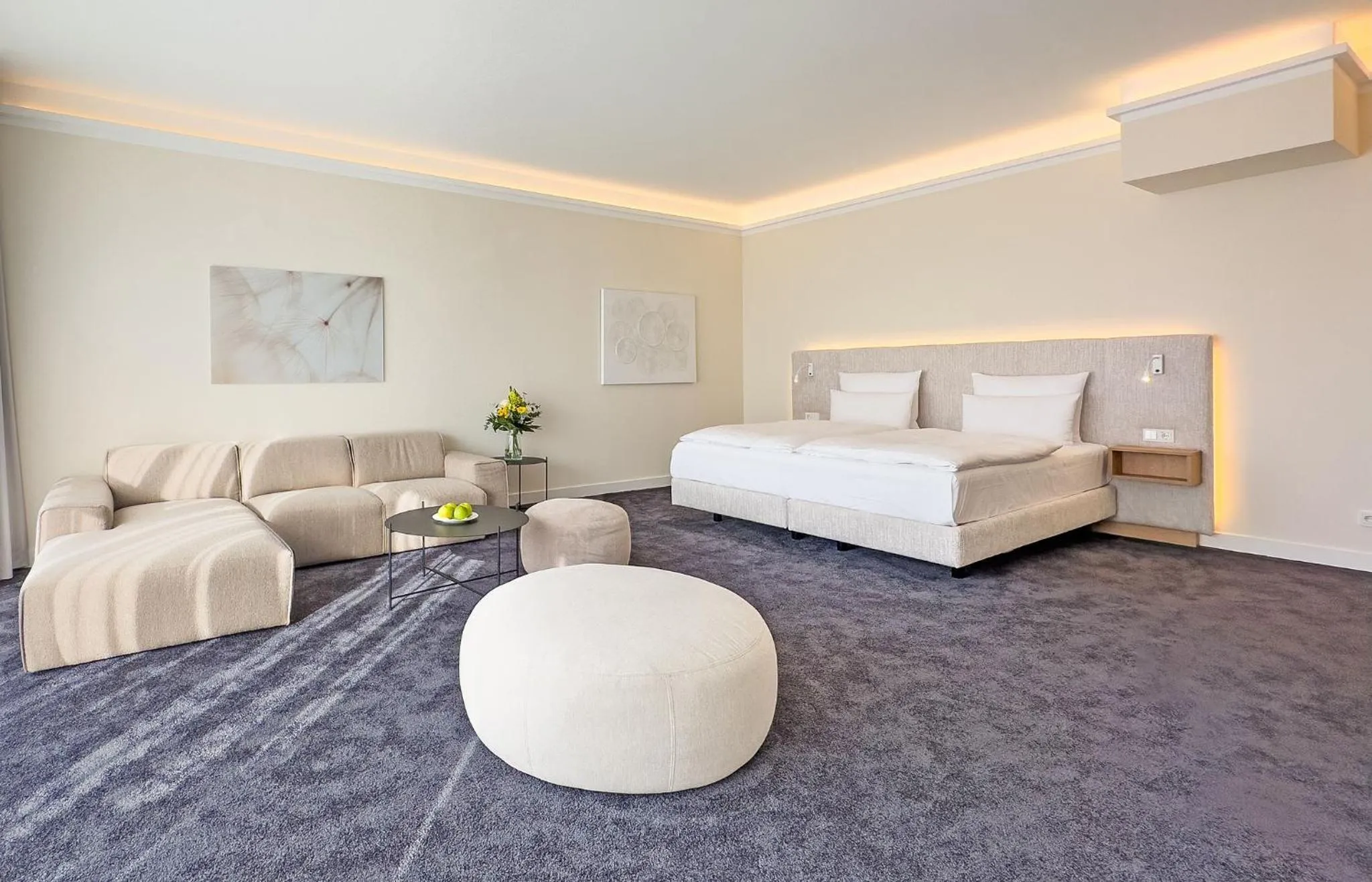 Property building, Bed in Strandhotel Fischland