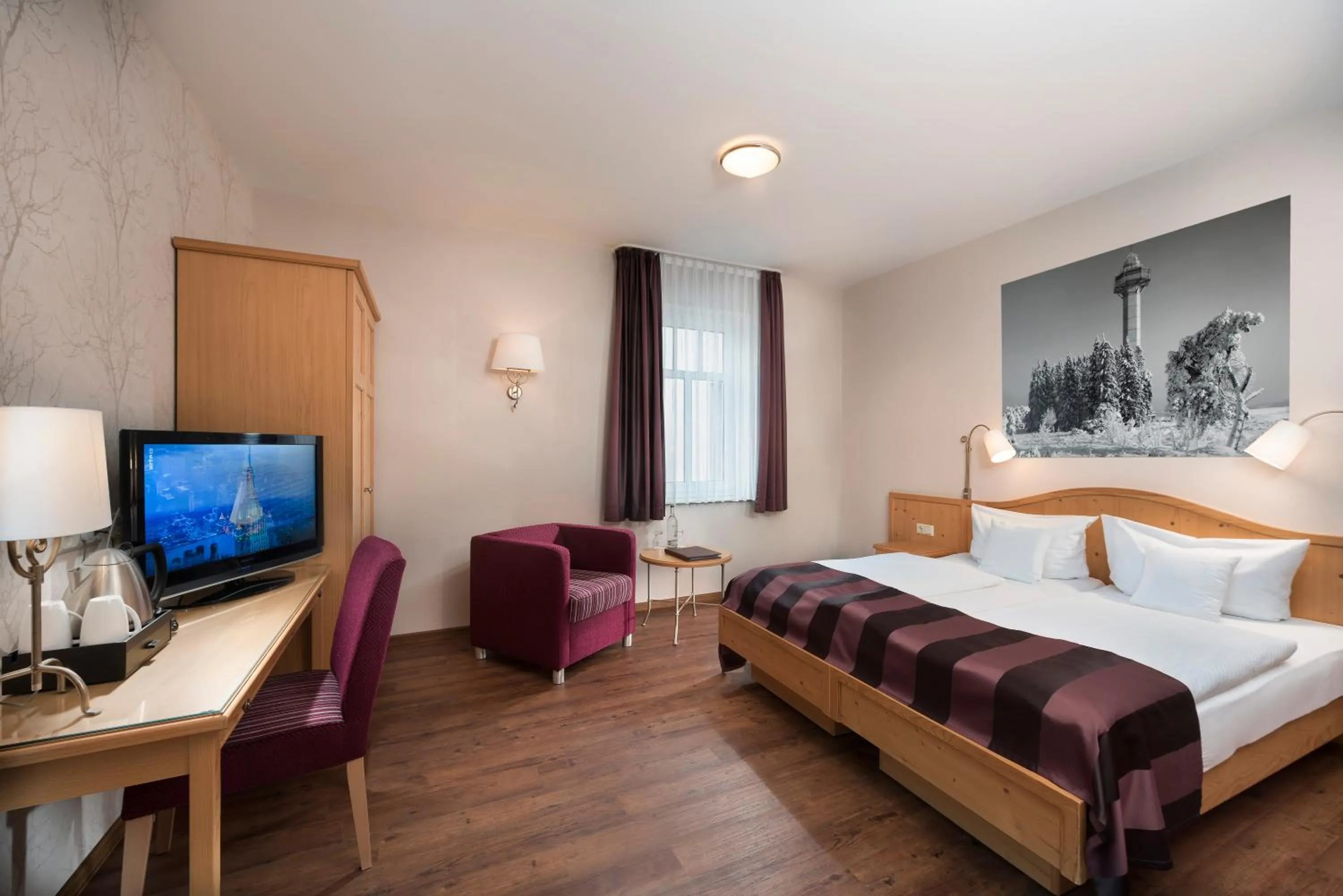 Photo of the whole room, Bed in Best Western Plus Hotel Willingen
