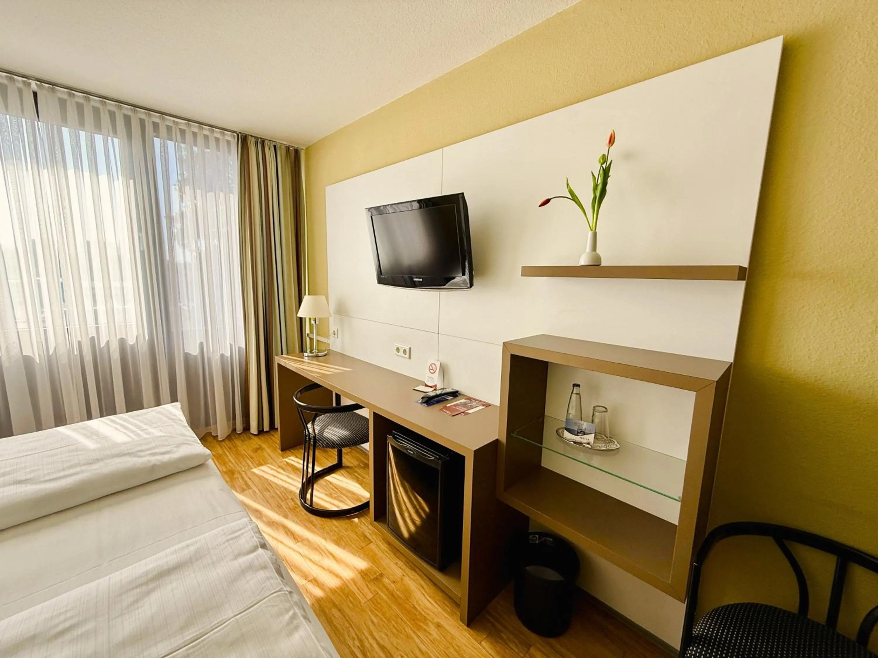Bed in ARVENA Messe Hotel