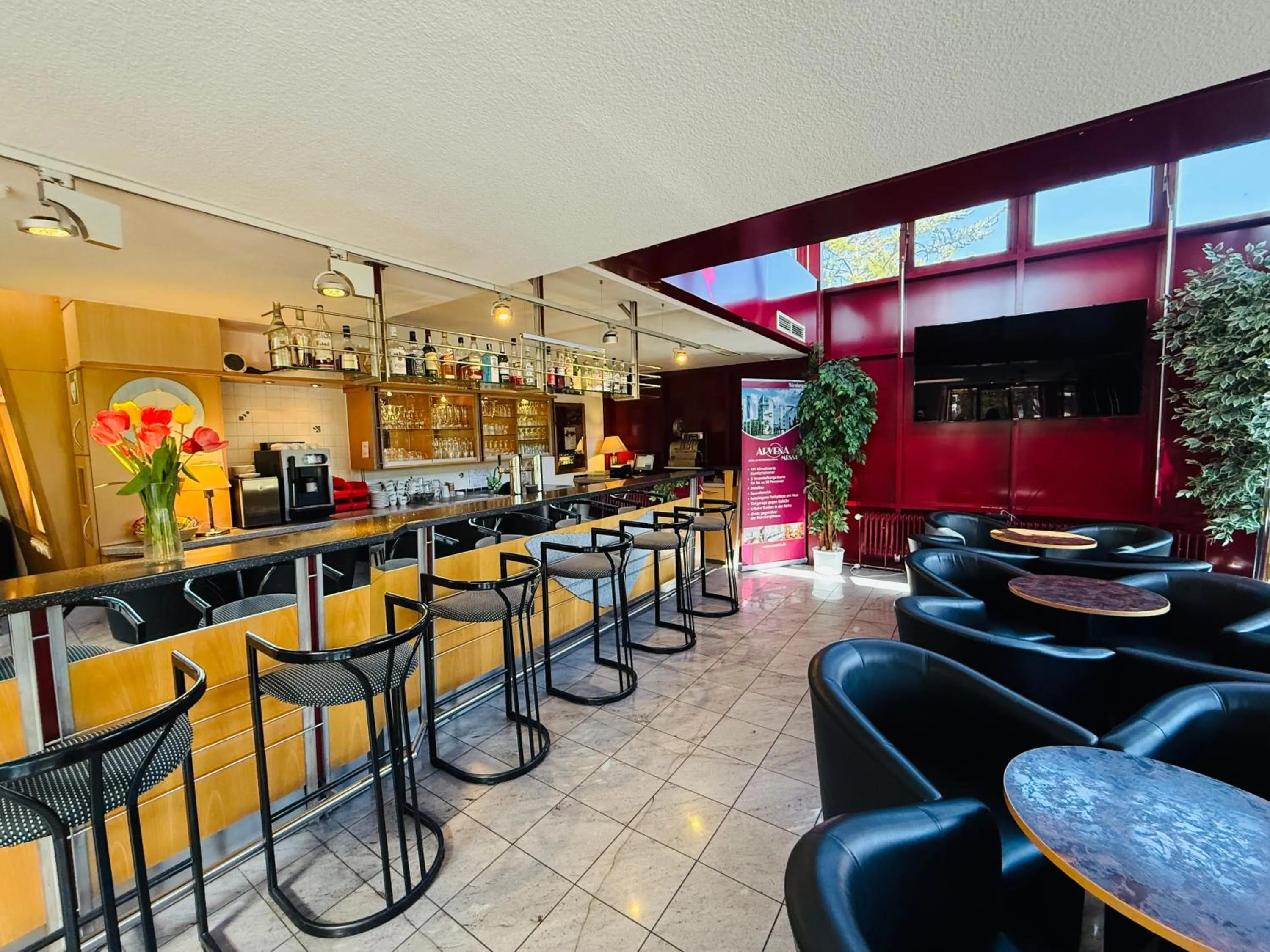 Lounge or bar in ARVENA Messe Hotel