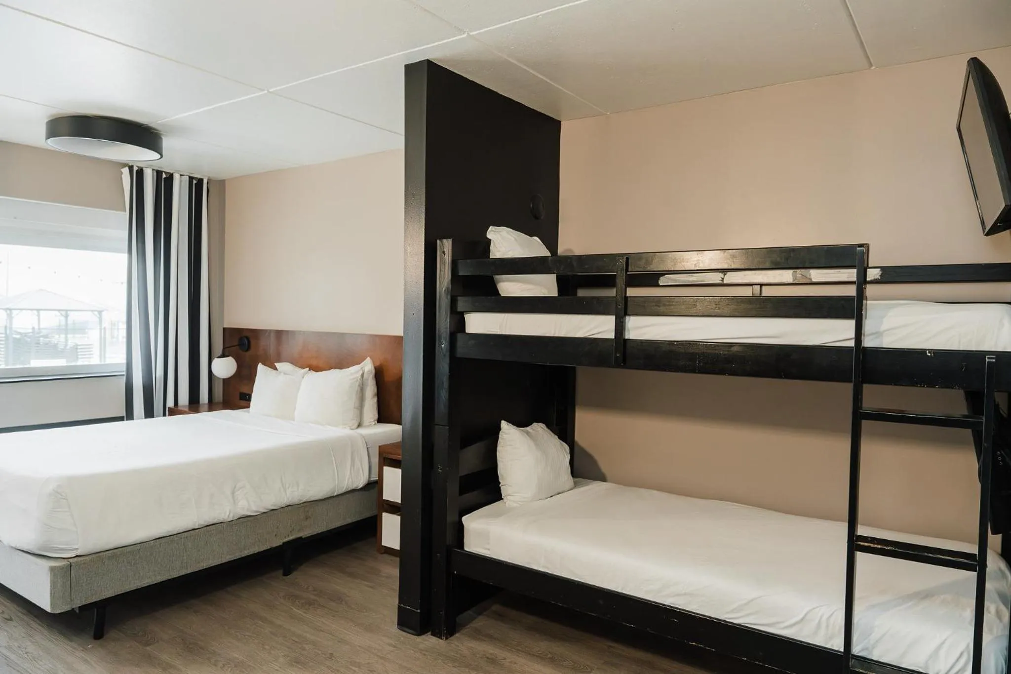 bunk bed, Bed in Dutch Wonderland Inn