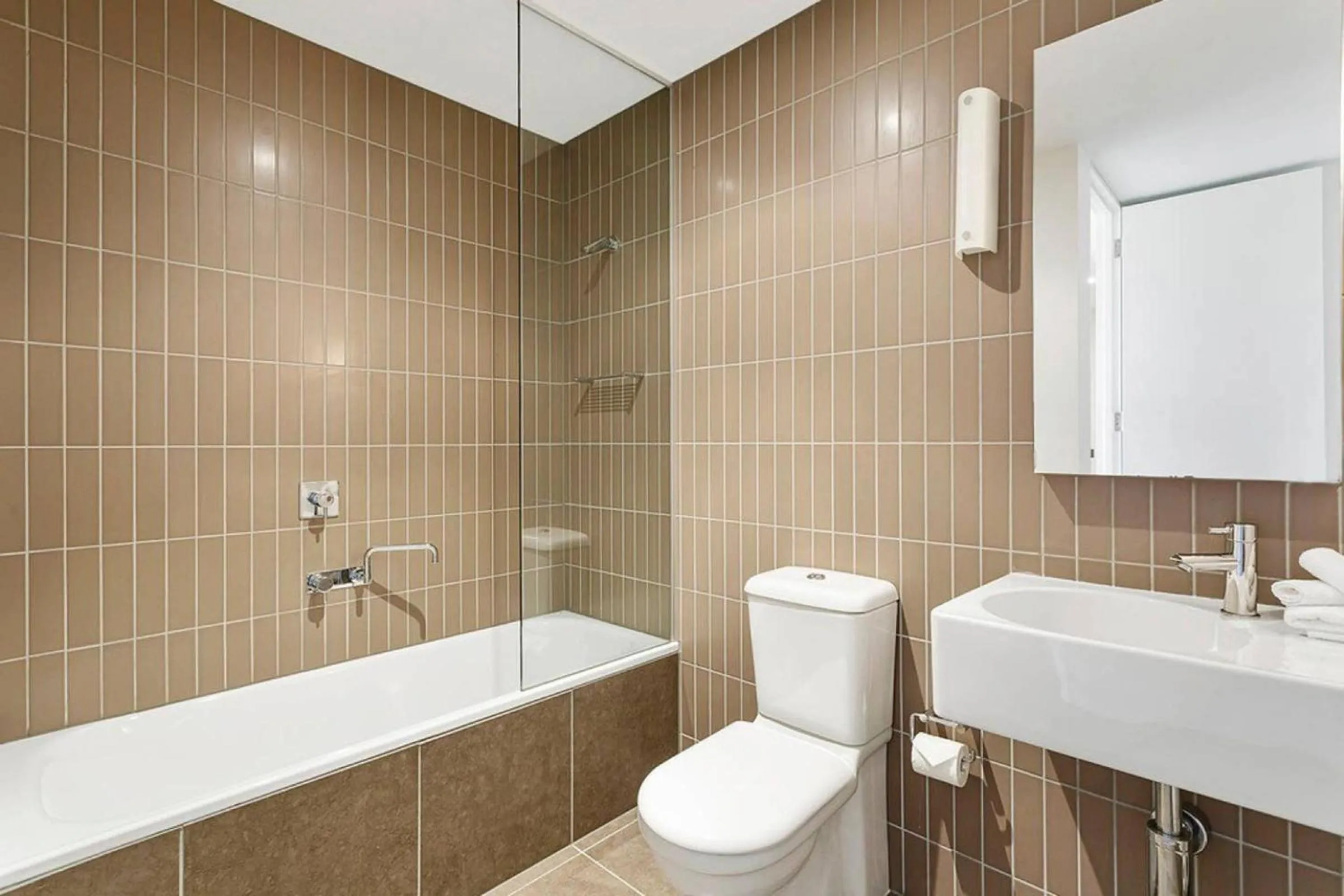 Bathroom in DREW Golfers Delight close to St Andrews Beach