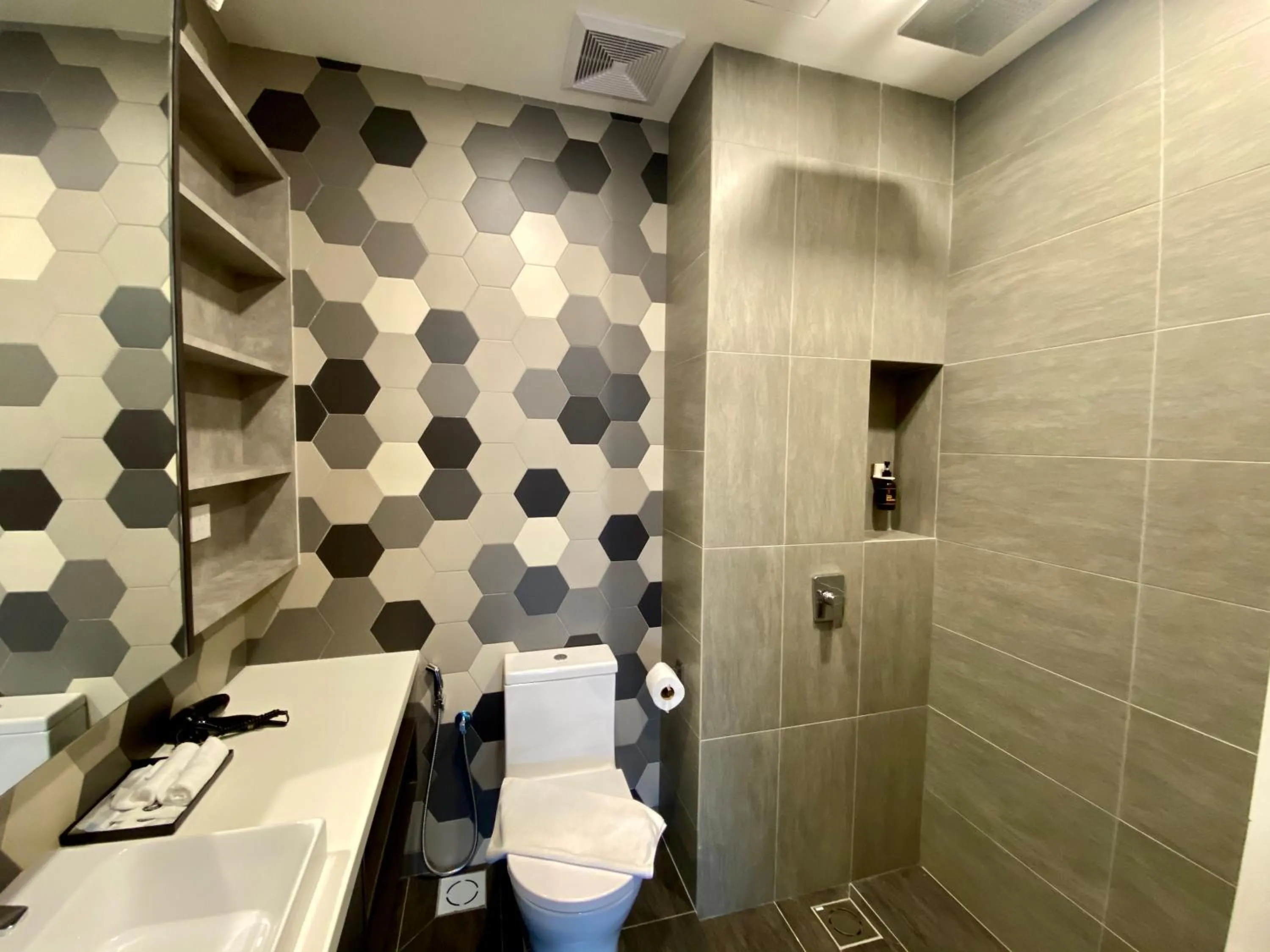 Bathroom in Ceylonz Seasonal Suites