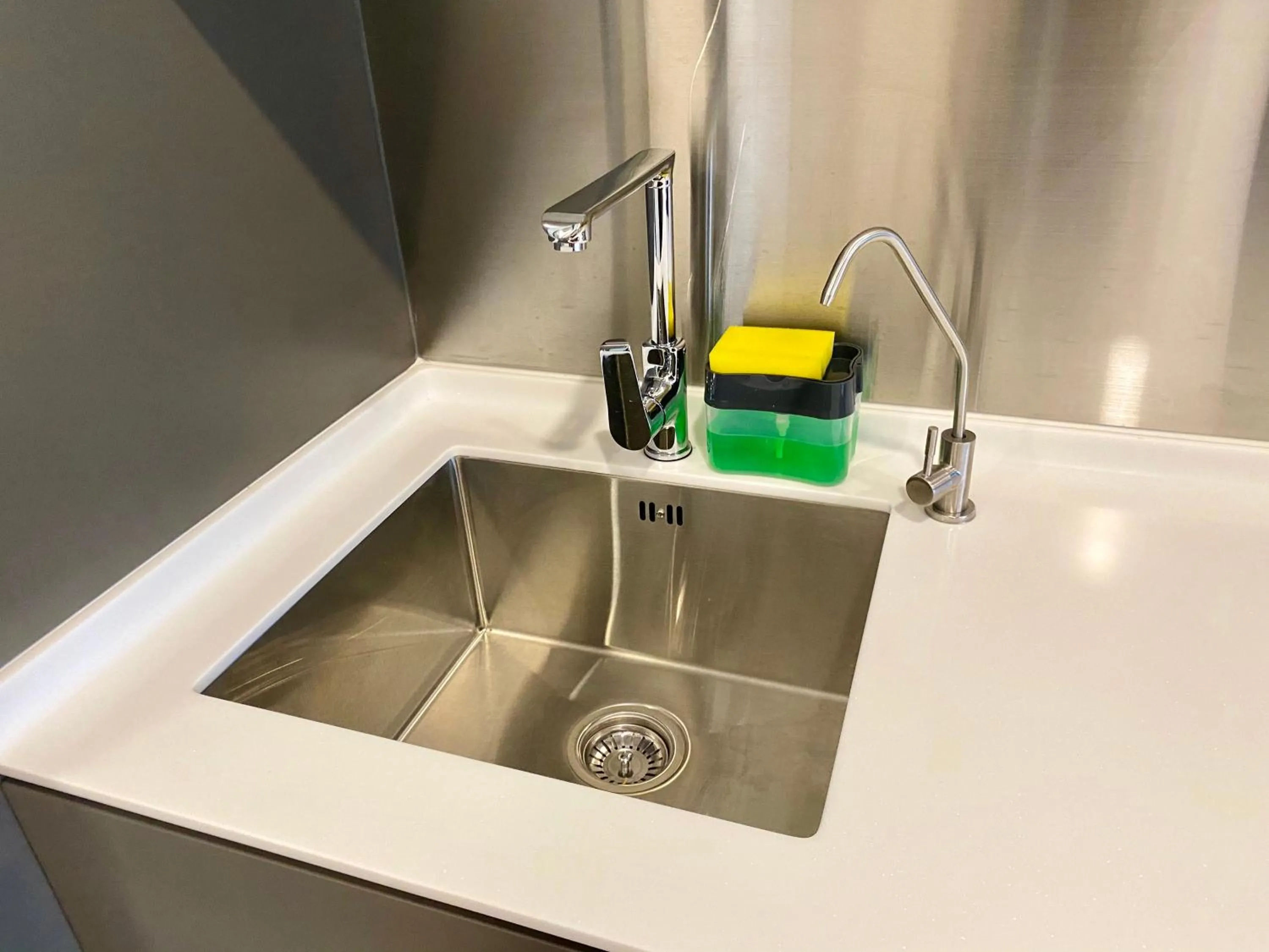 Ceylonz Seasonal Suites