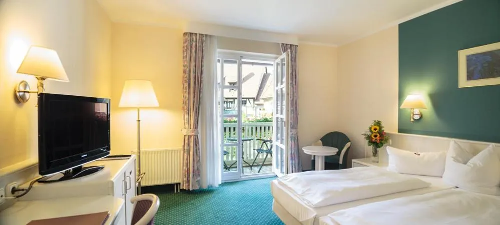 Photo of the whole room, Bed in Arvena Reichsstadt Hotel