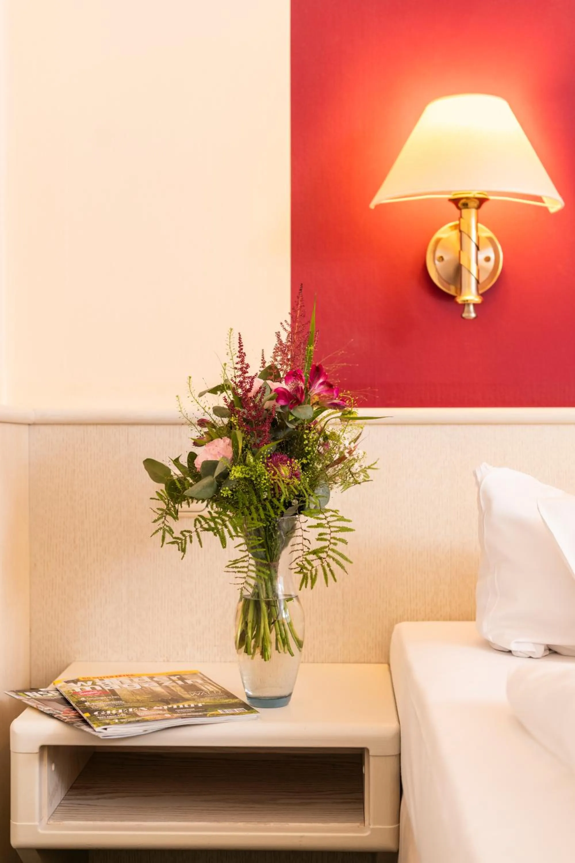 Photo of the whole room, Bed in Arvena Reichsstadt Hotel