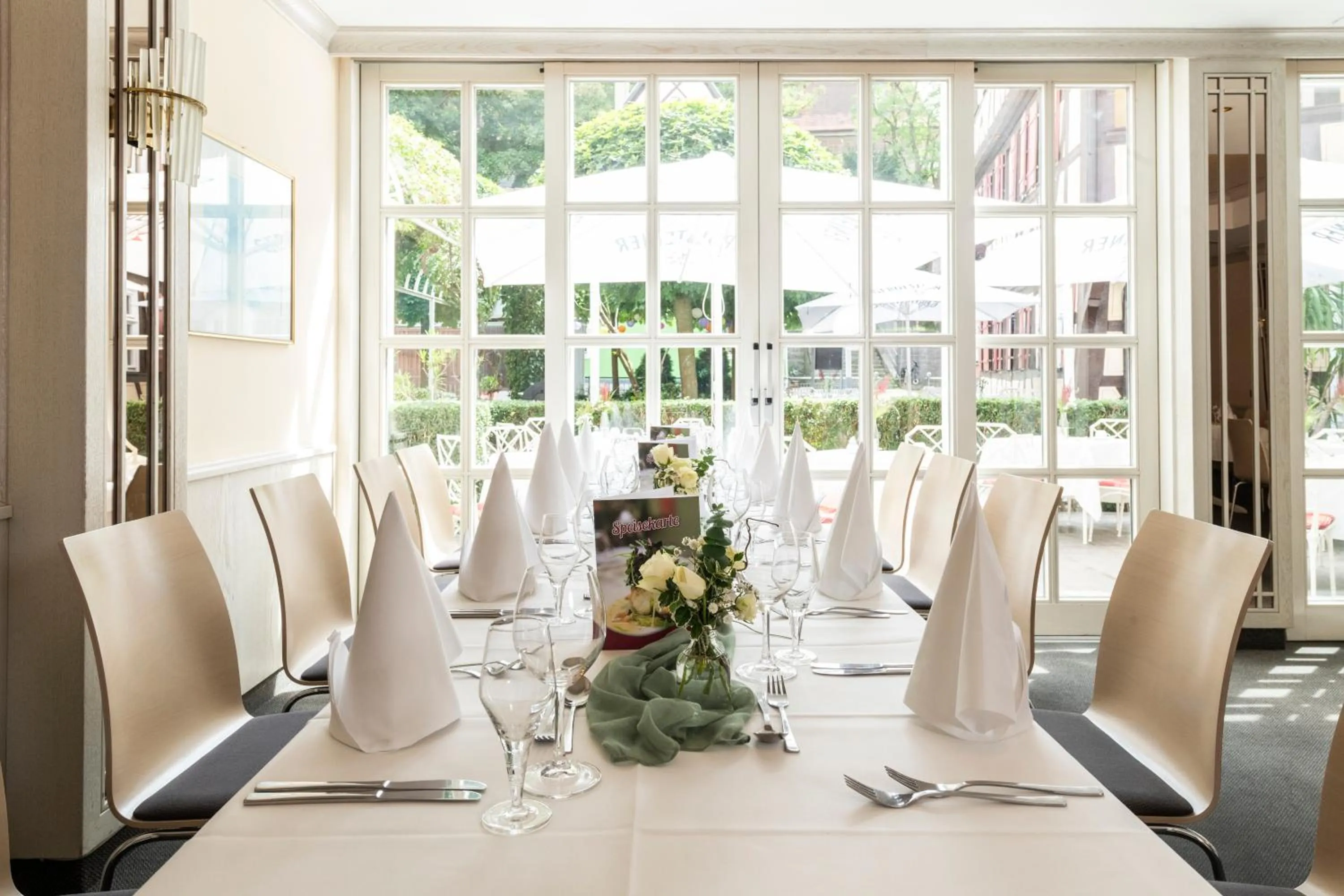 Restaurant/places to eat in Arvena Reichsstadt Hotel