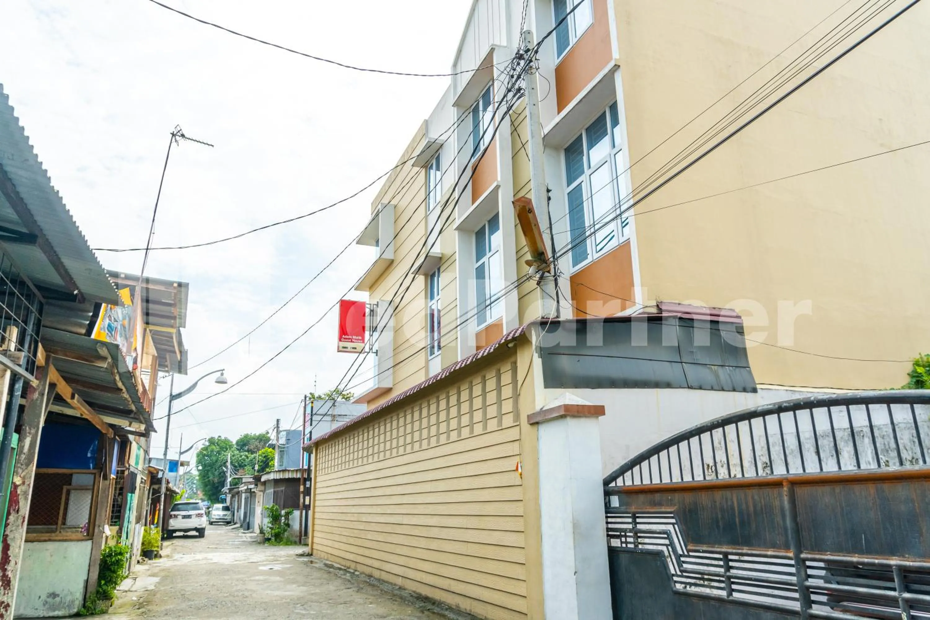 Property building in Adam Malik Guesthouse near Regale ICC Medan Mitra RedDoorz