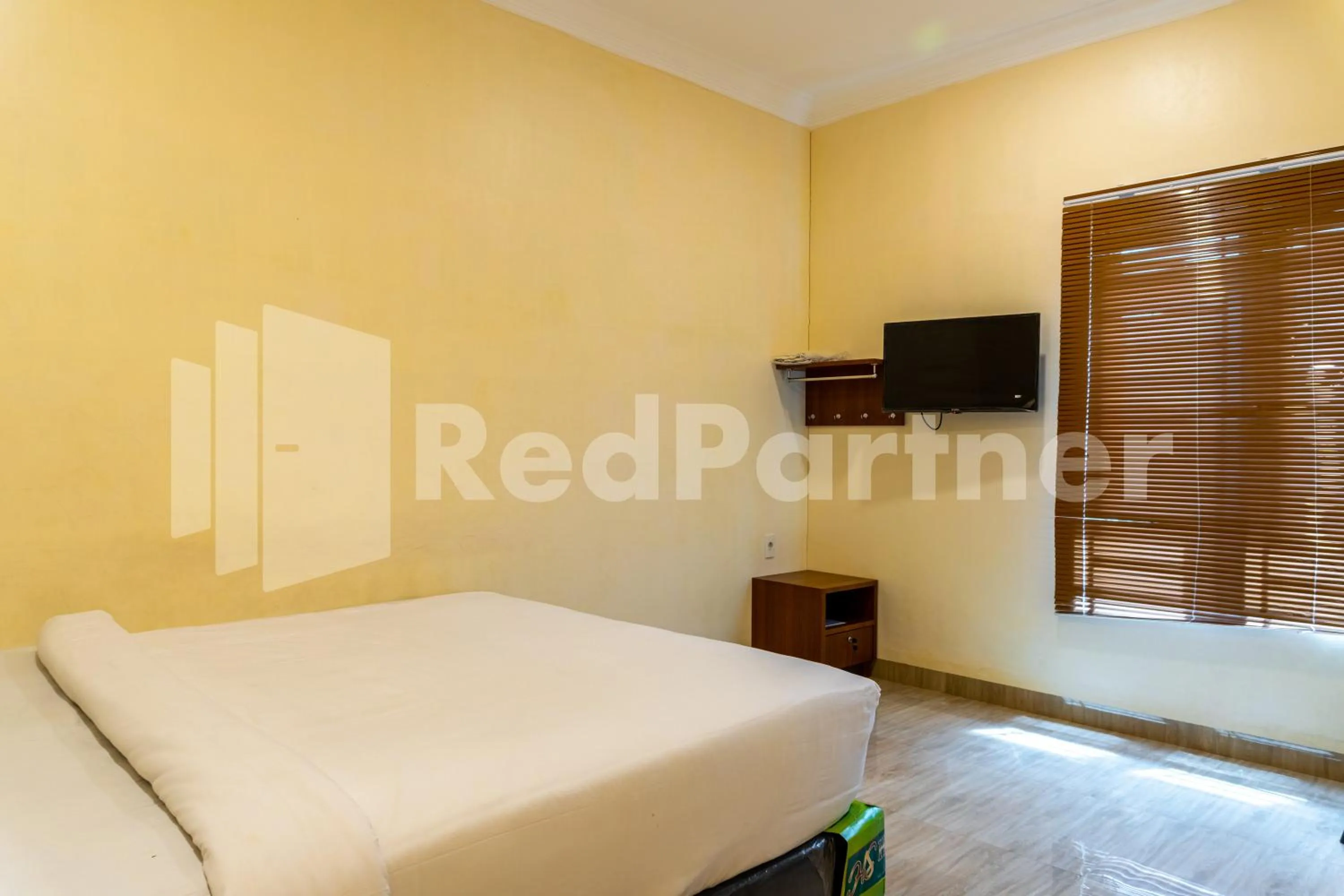 Bedroom, Bed in Adam Malik Guesthouse near Regale ICC Medan Mitra RedDoorz