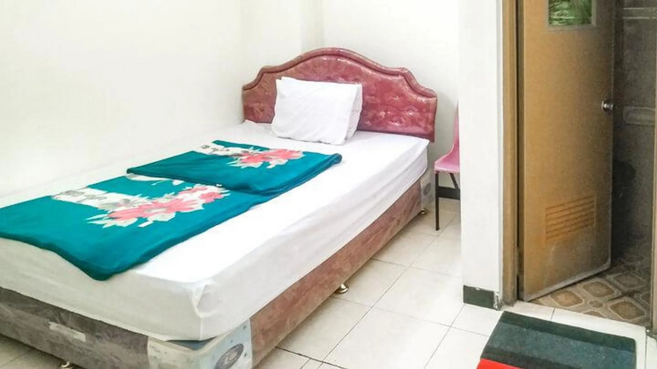 Bedroom, Bed in Villa Al Barokah Syariah Family Mitra RedDoorz near Sarangan Lake