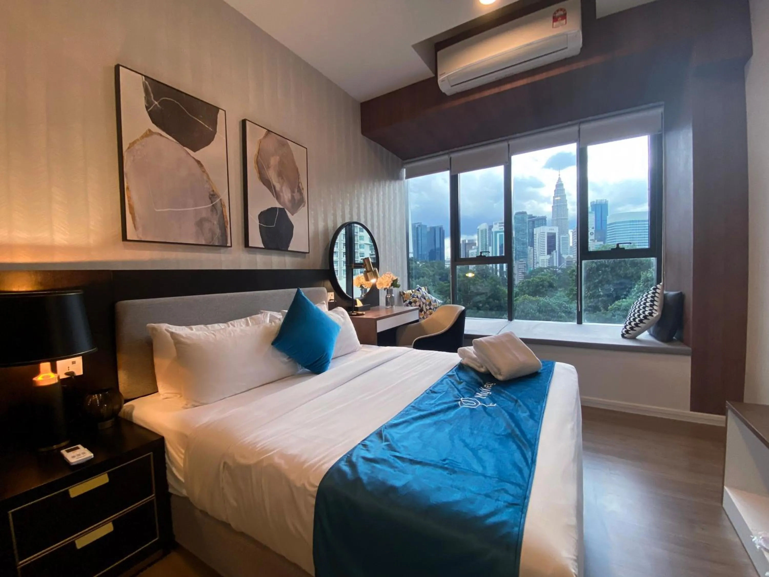 Photo of the whole room, Bed in Ceylonz Starlight Suites Bukit Bintang