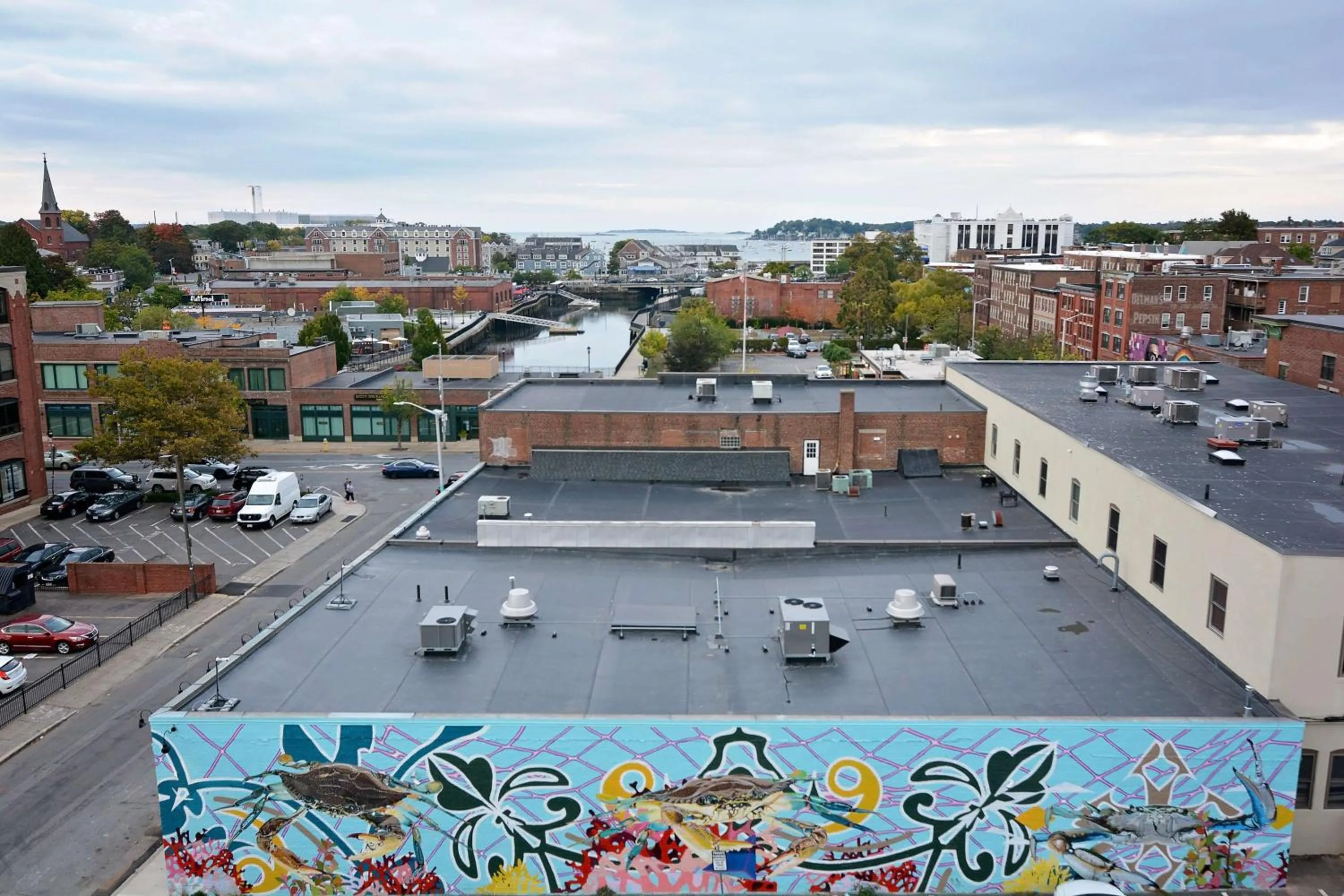 Property building in Hampton Inn Salem, Ma