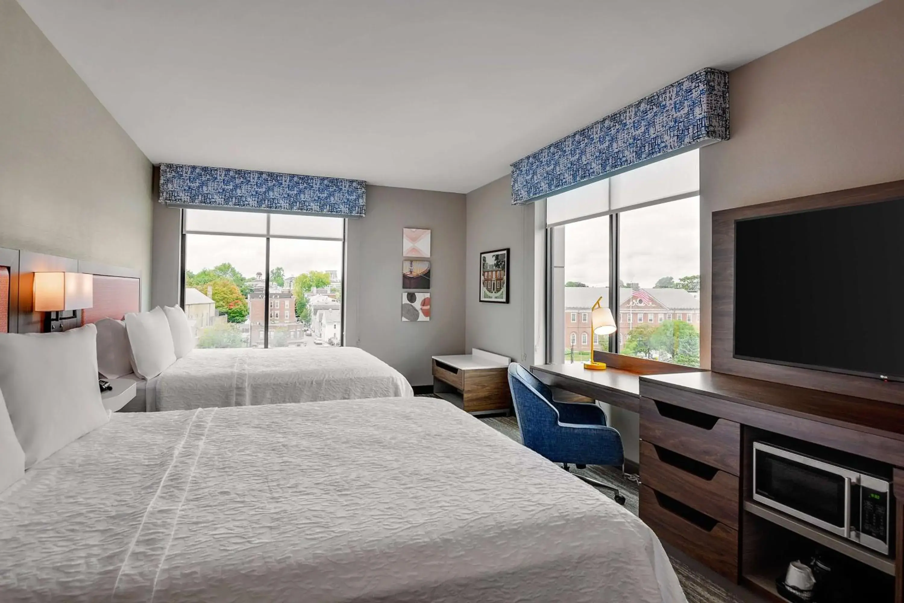 Queen Room with Two Queen Beds in Hampton Inn Salem, Ma Queen Room with Two Queen Beds in Hampton Inn Salem, Ma