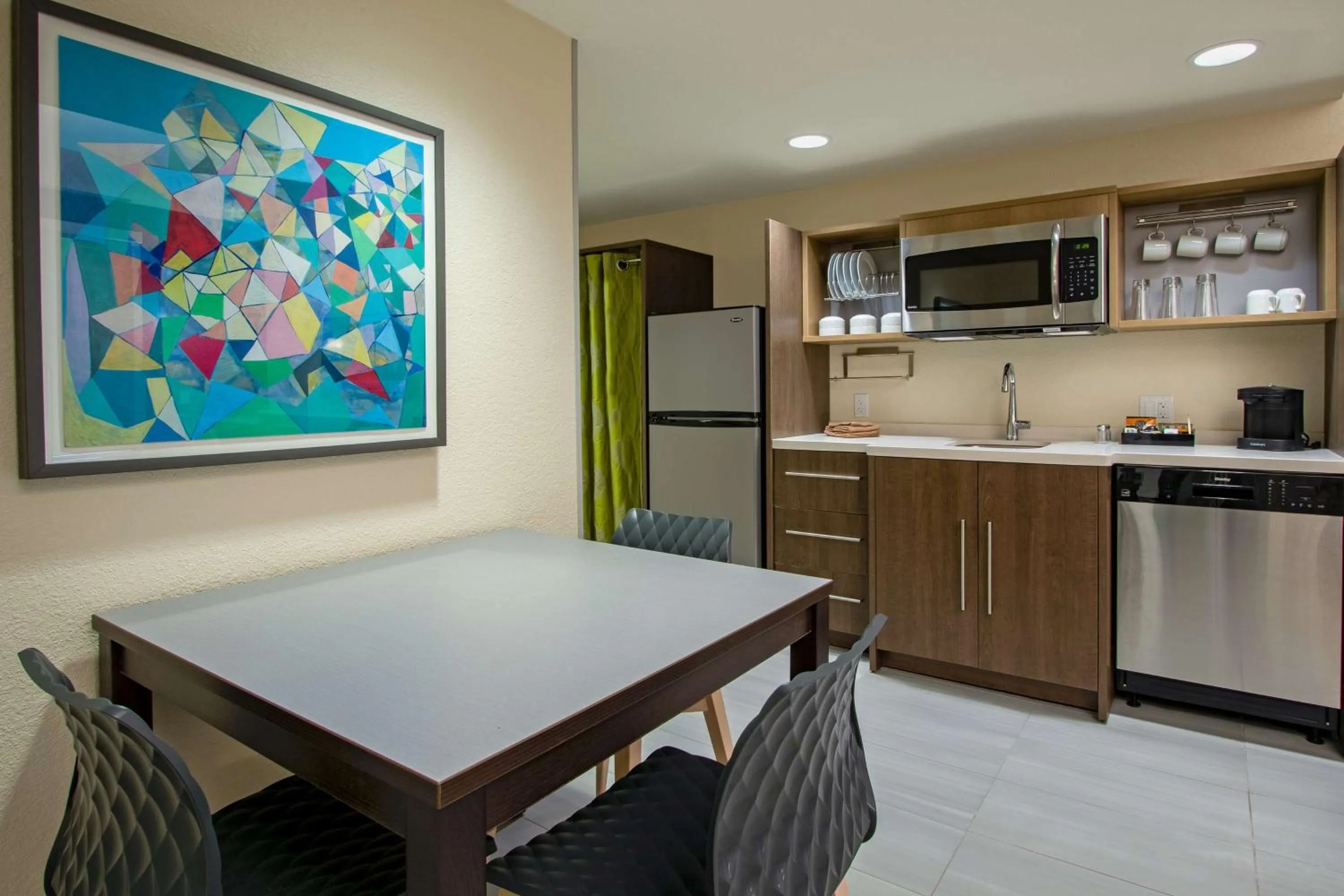 Kitchen or kitchenette in Home2 Suites By Hilton Grove City Columbus