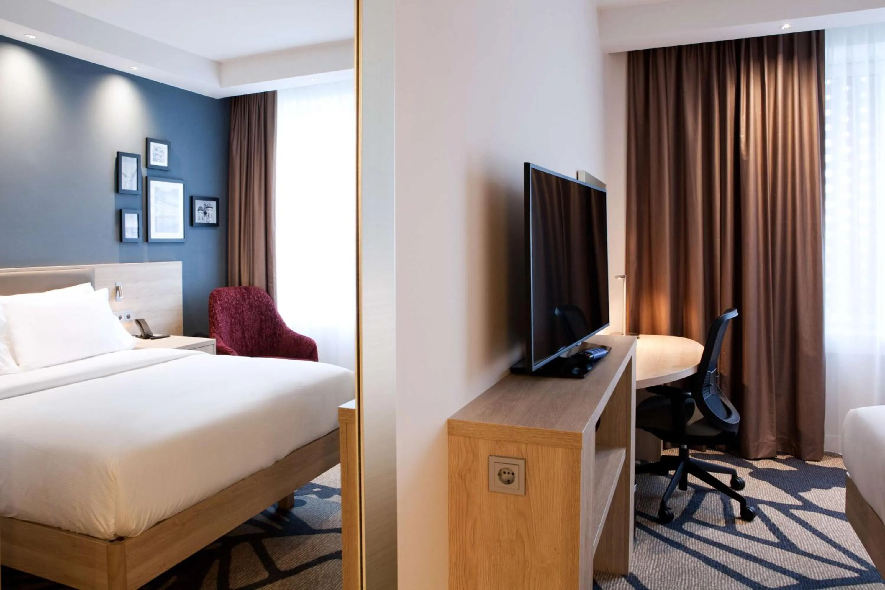 Bedroom, Bed in Hampton By Hilton Munich City Center East