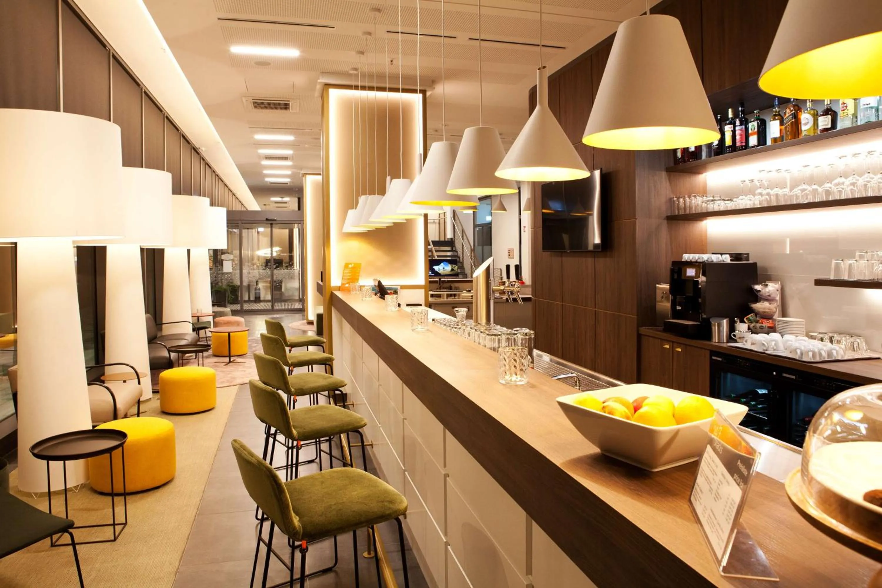 Lounge or bar in Hampton By Hilton Munich City Center East