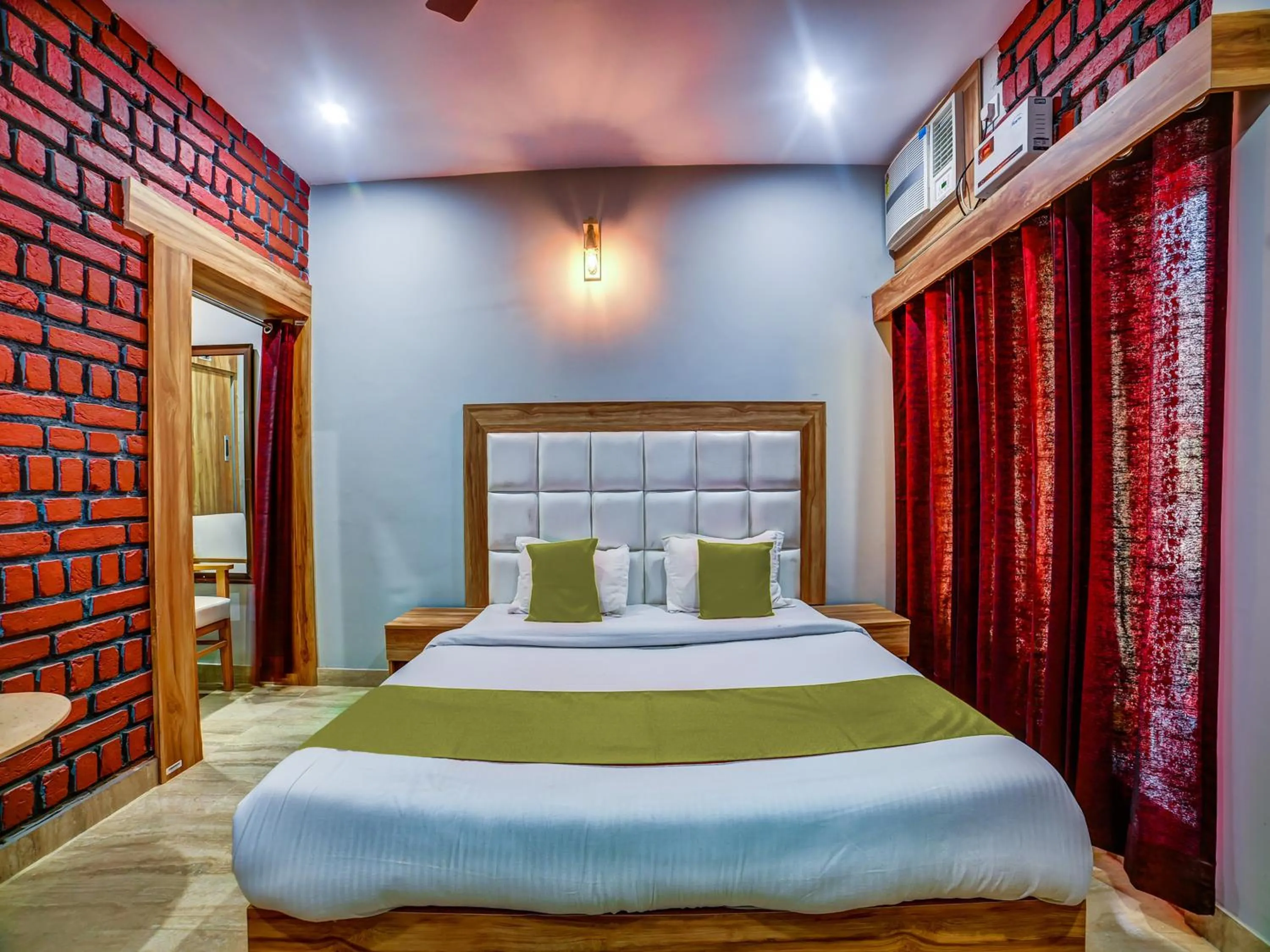 King Room - single occupancy in Sahastradhara RiverResort