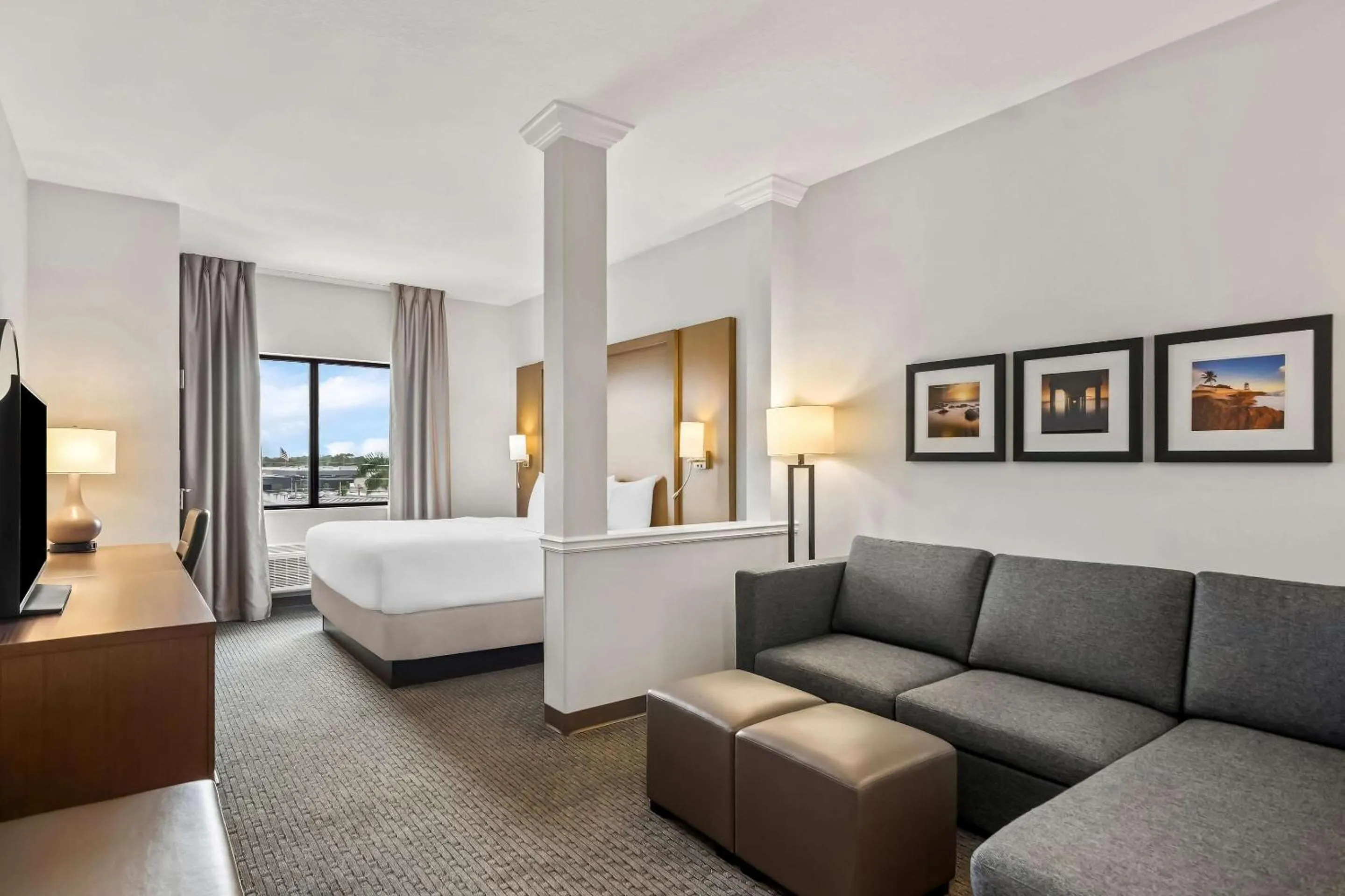 Bedroom, Bed in Comfort Suites Stuart-Hutchinson Island