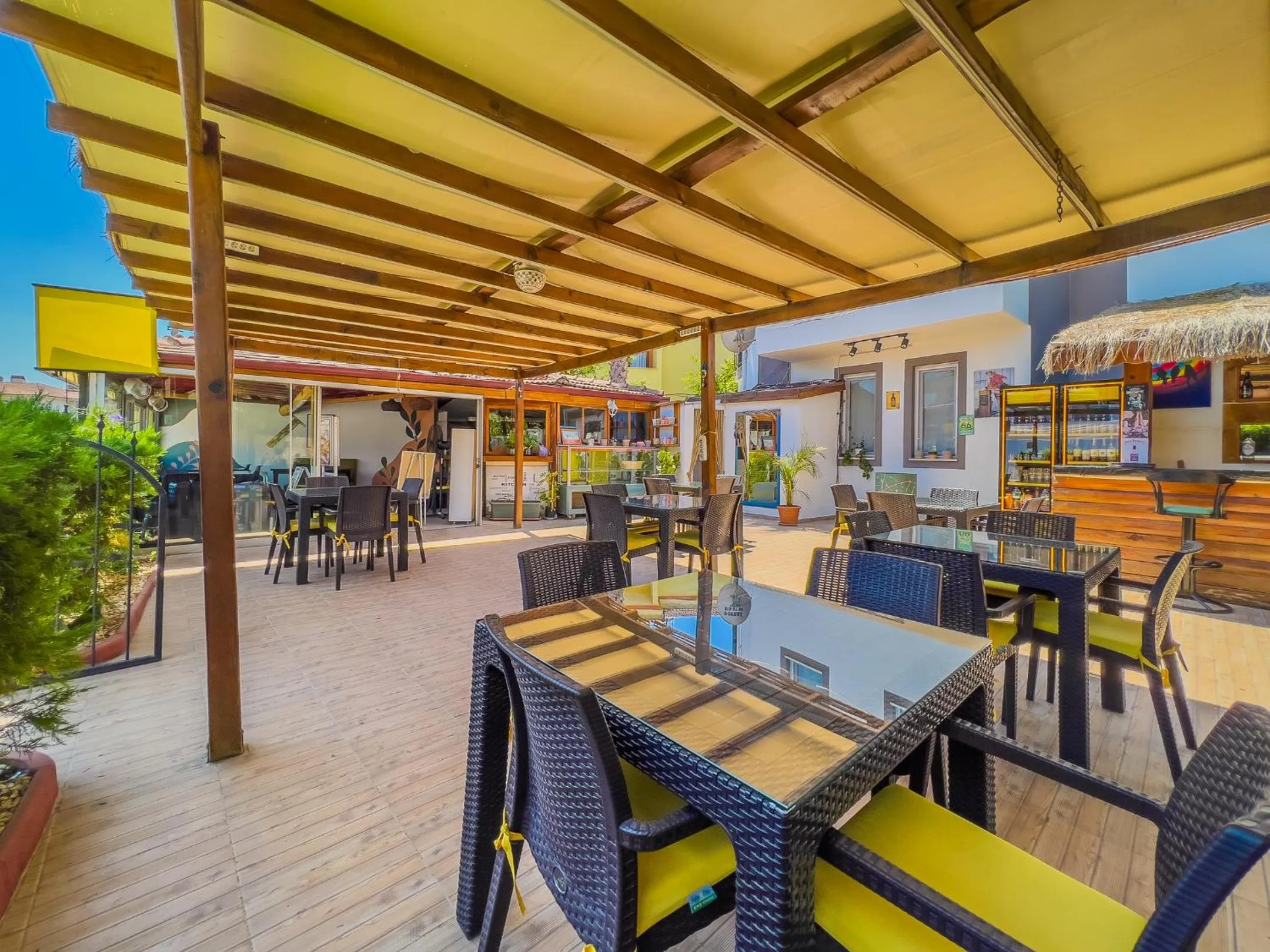 Restaurant/places to eat in Nehir Apart Hotel