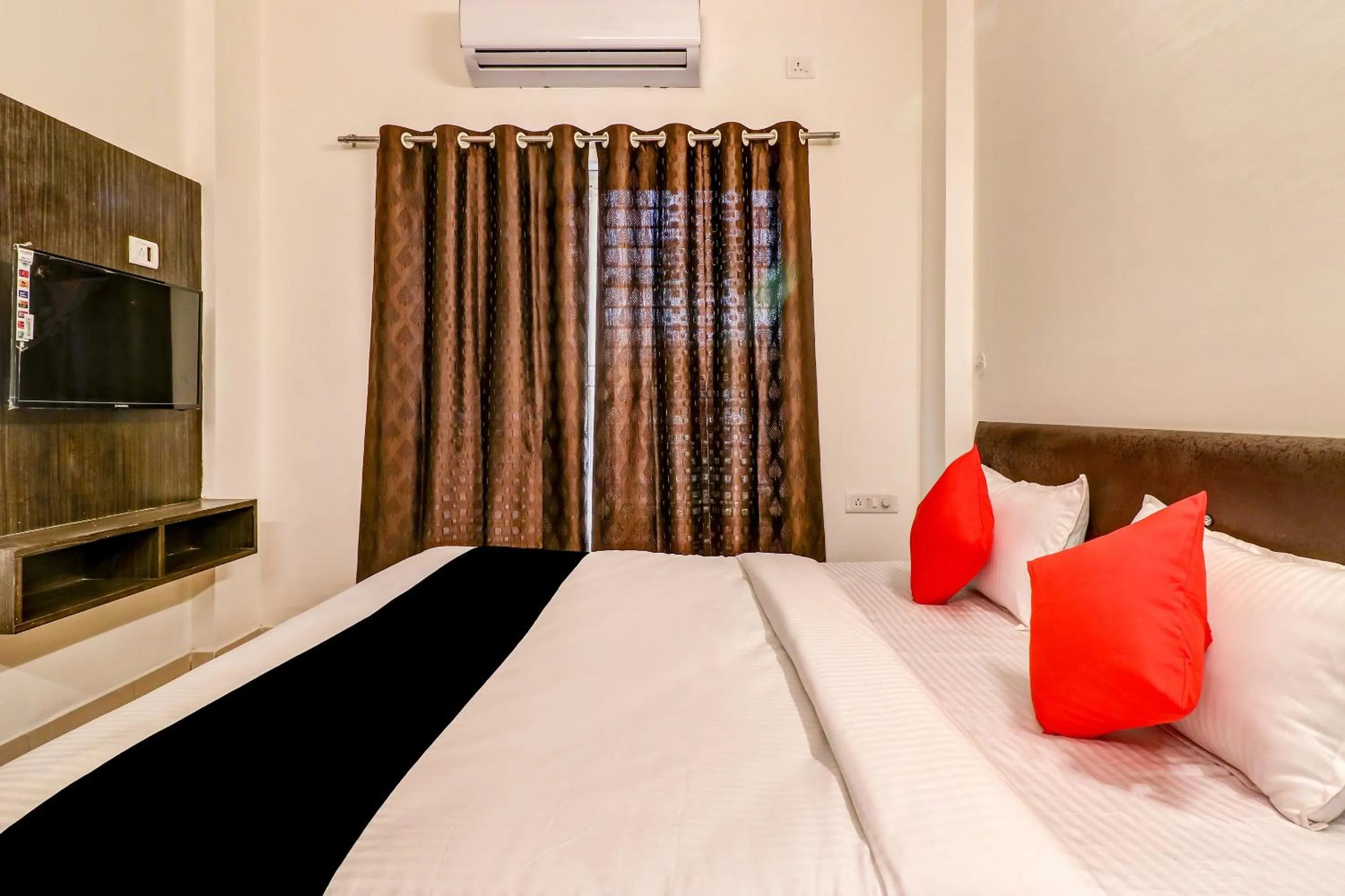 Bedroom, Bed in Hotel O CROWN PACIFIC