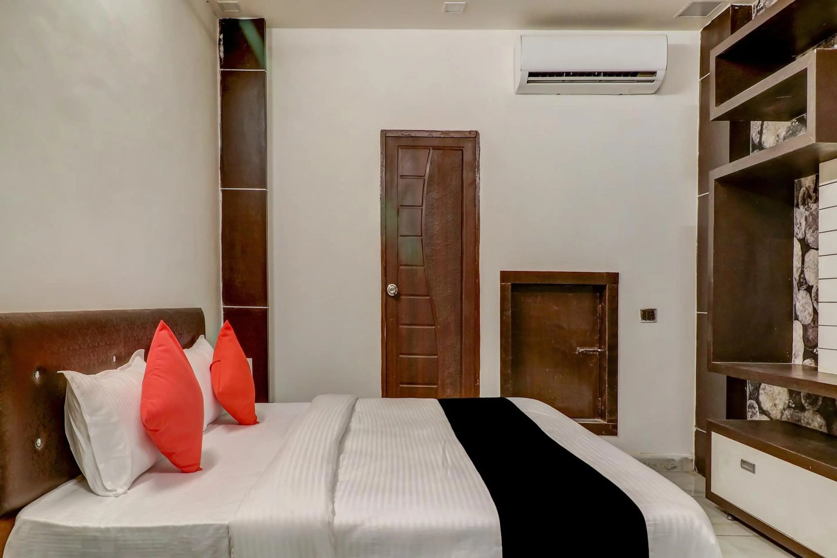 Bedroom, Bed in Hotel O CROWN PACIFIC