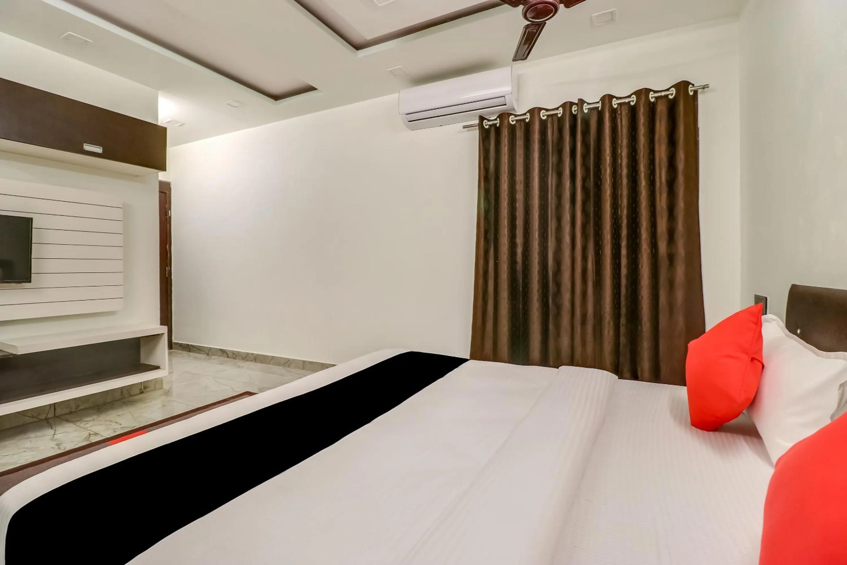 Bedroom, Bed in Hotel O CROWN PACIFIC