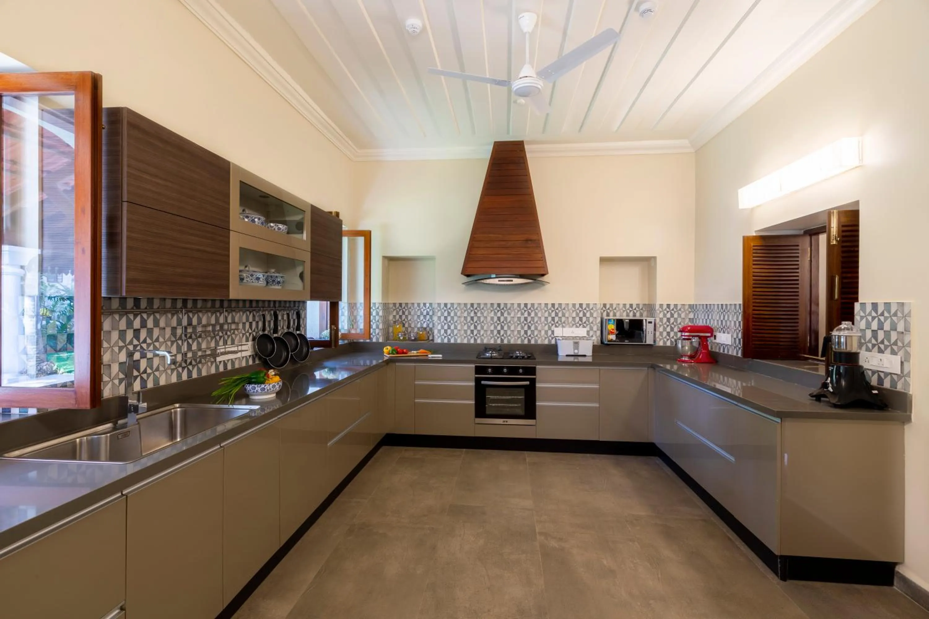 Kitchen or kitchenette in amã Stays & Trails Villa Siolim, Goa