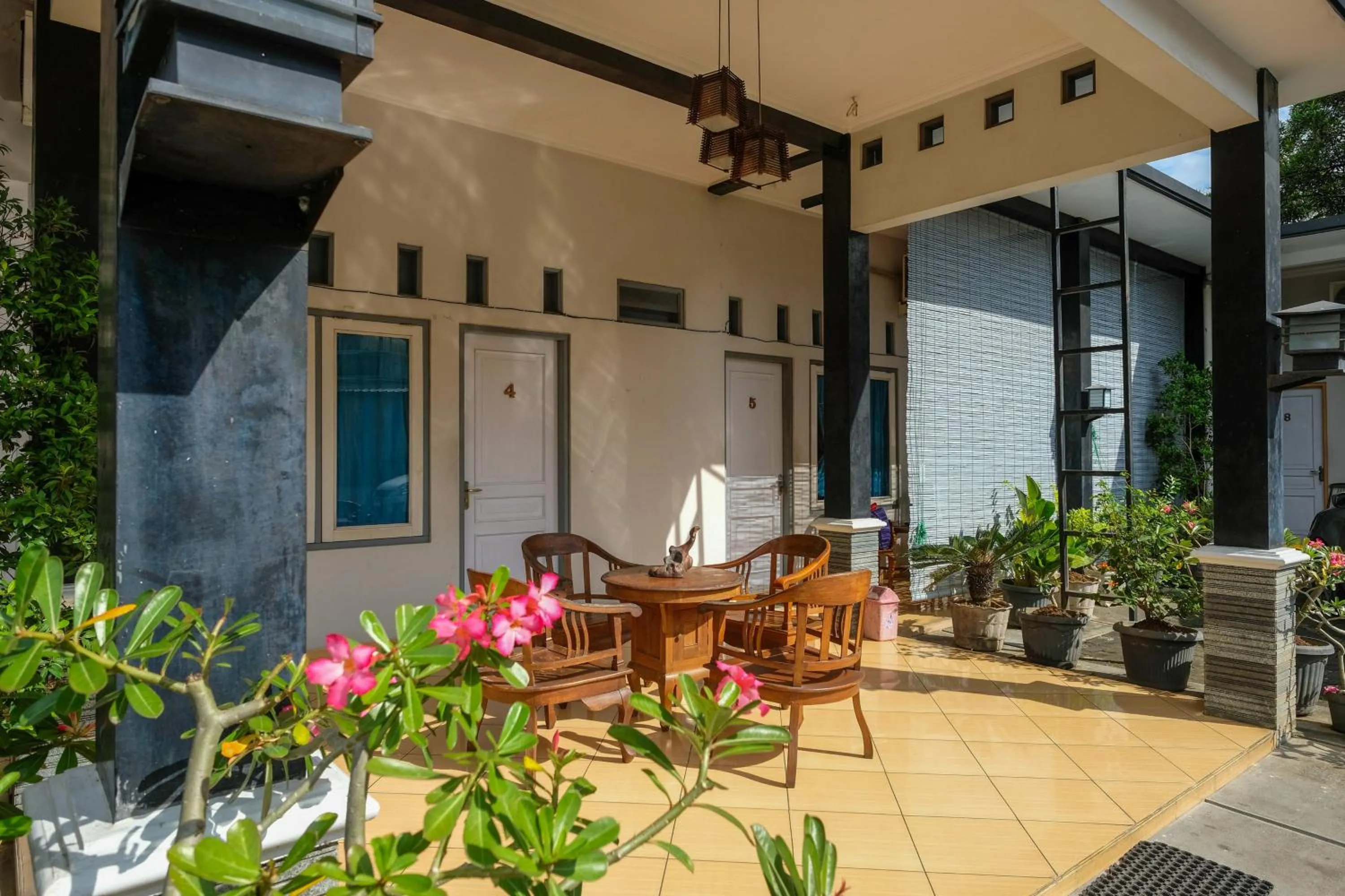 Property building in RedDoorz Syariah near Alun Alun Kebumen