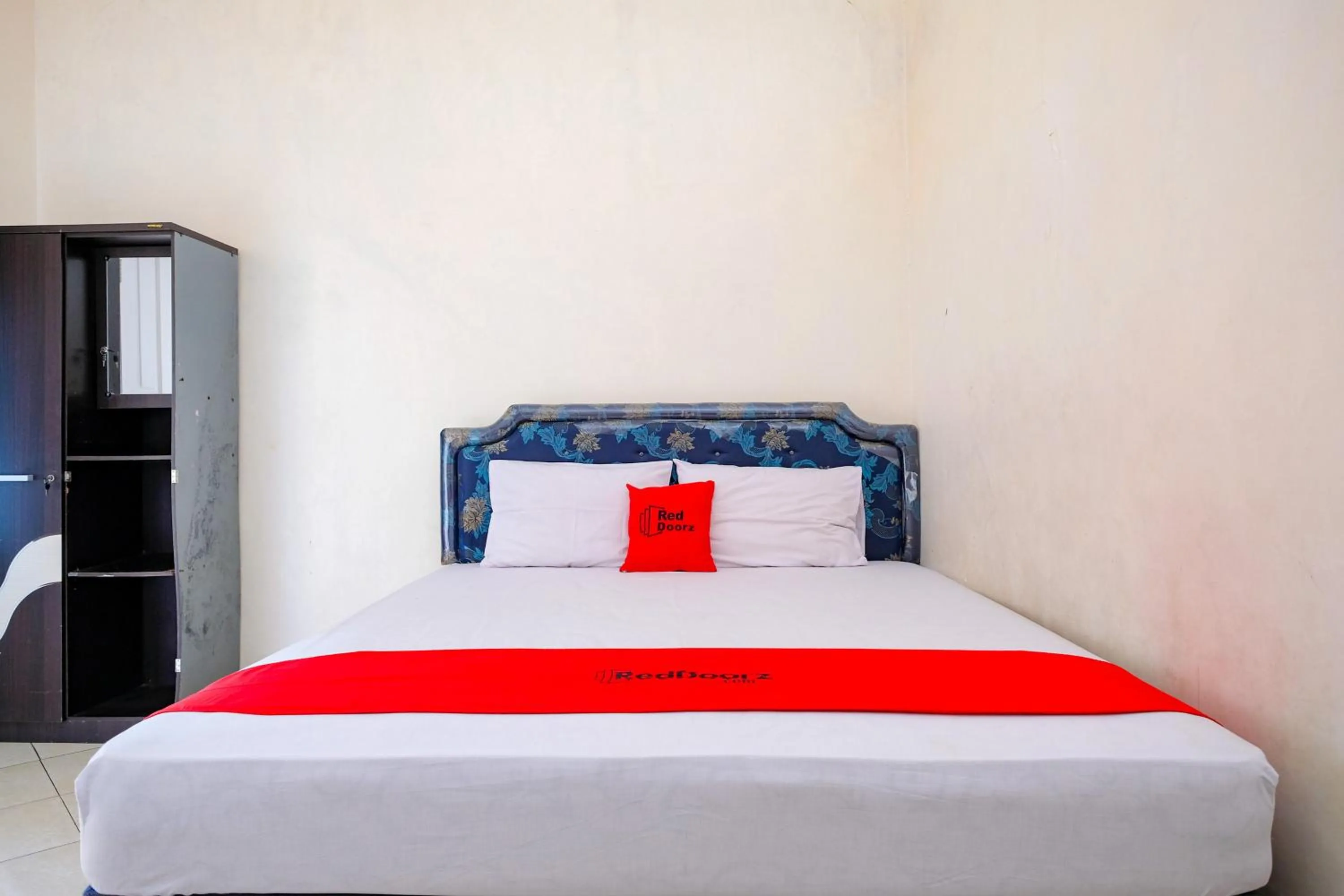 Bedroom, Bed in RedDoorz Syariah near Alun Alun Kebumen