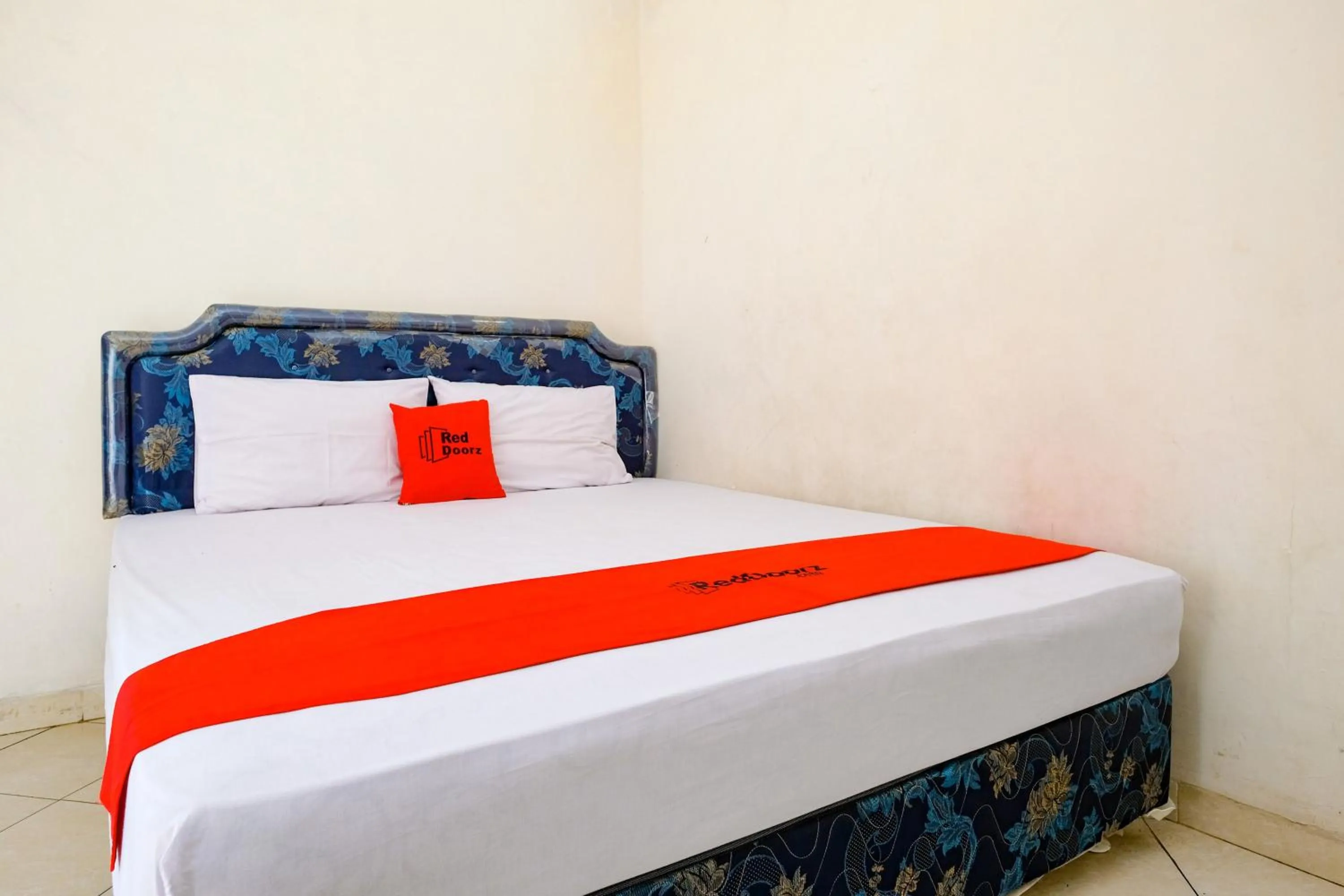 Bedroom, Bed in RedDoorz Syariah near Alun Alun Kebumen