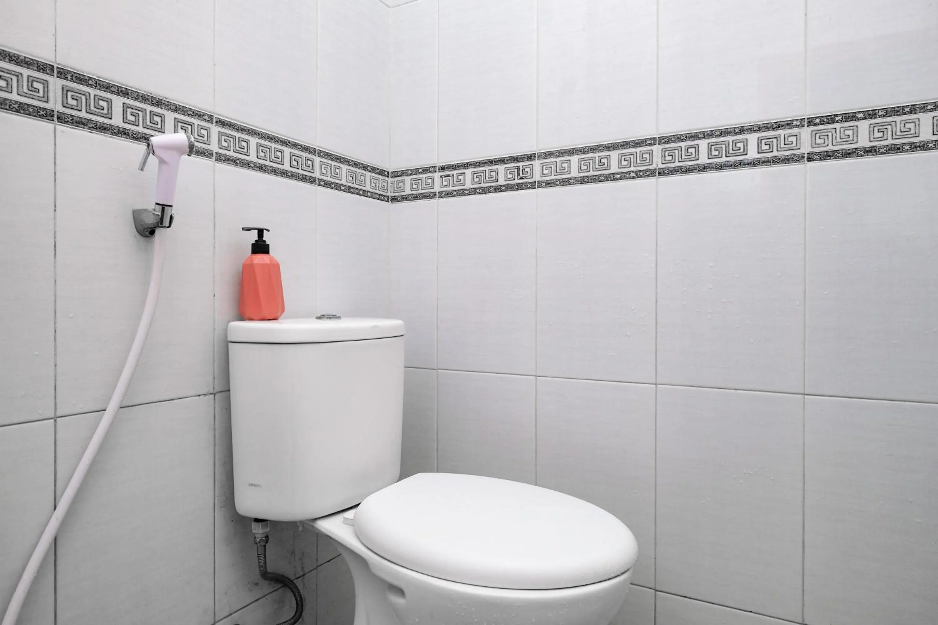 Bathroom in RedDoorz Syariah near Alun Alun Kebumen