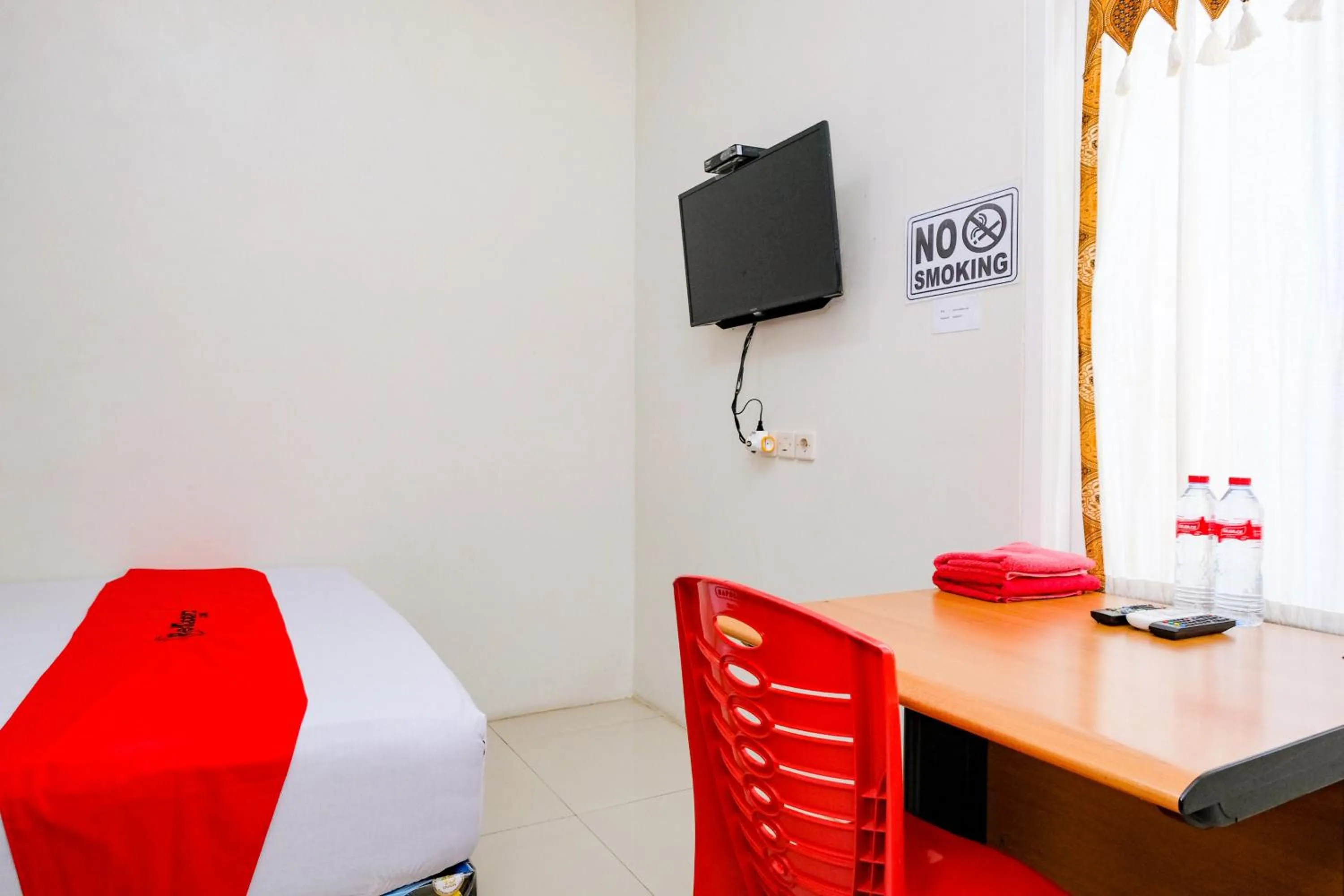 Bedroom in RedDoorz Syariah near Alun Alun Kebumen