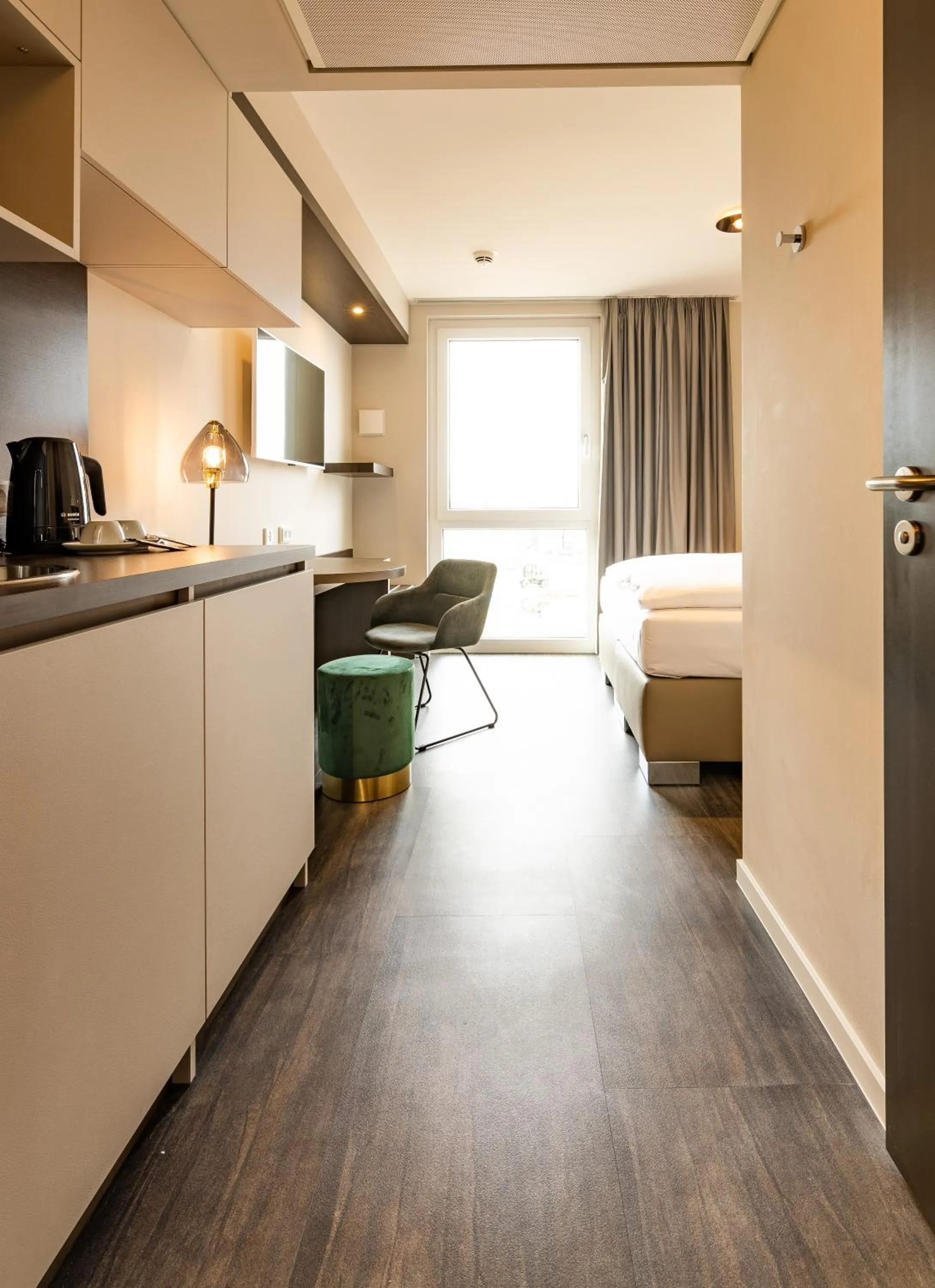 Photo of the whole room, Bed in MASEVEN München Messe Trudering