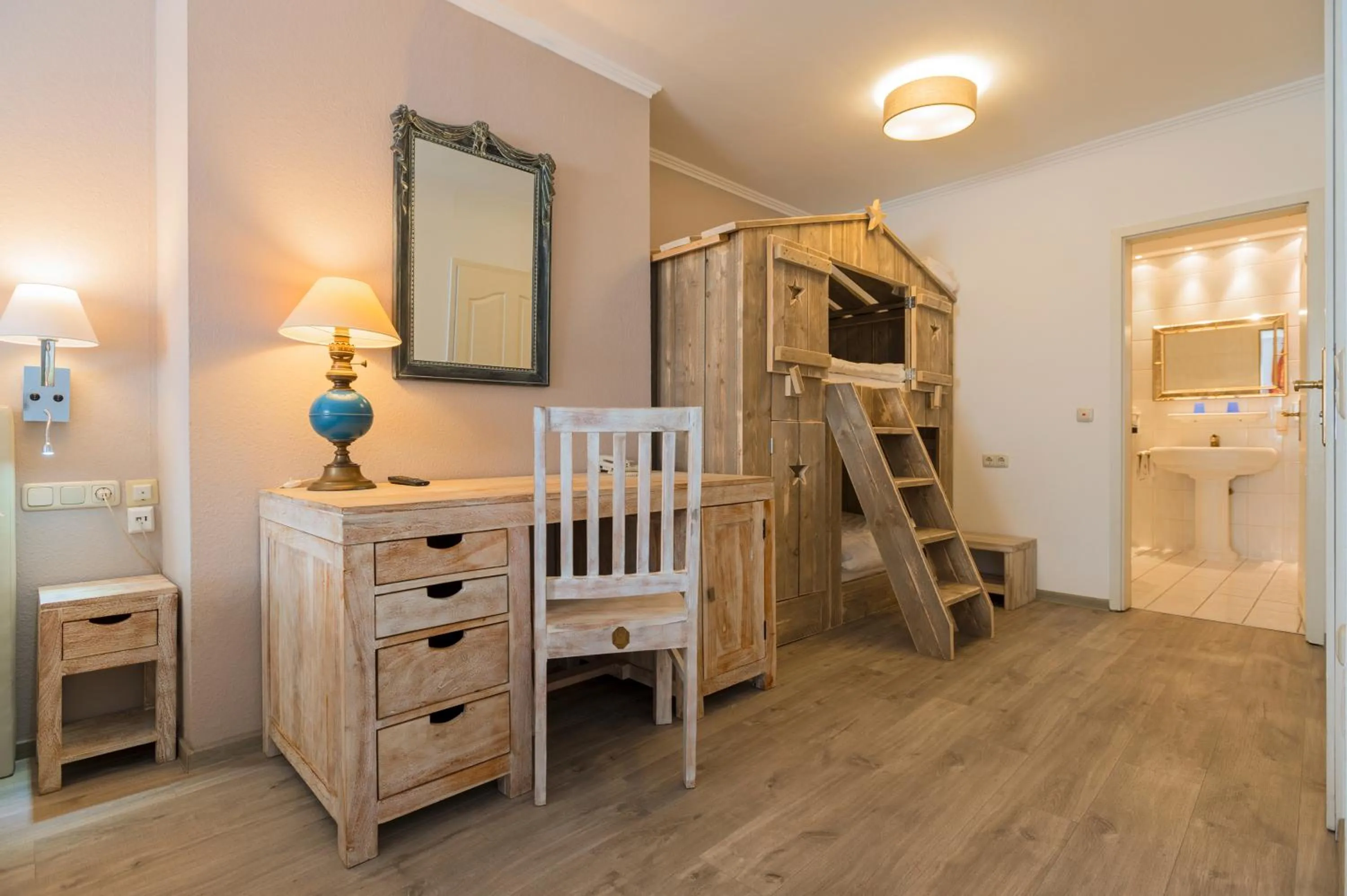 bunk bed, Bed in Hotel Koch Schilt