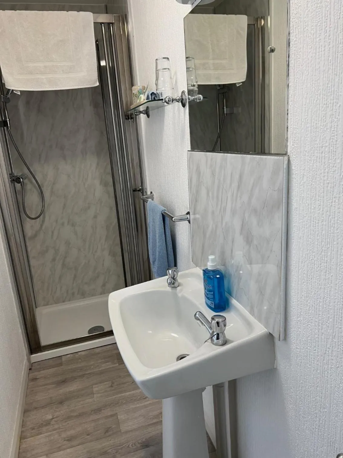 Bathroom in Lindholme Guest House