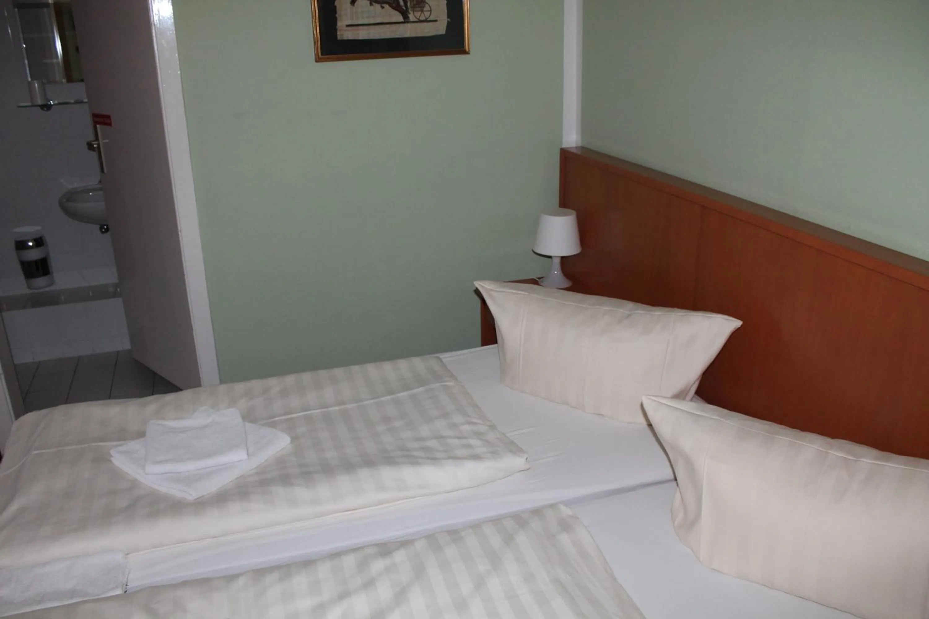 Photo of the whole room, Bed in La Rustica Altstadthotel