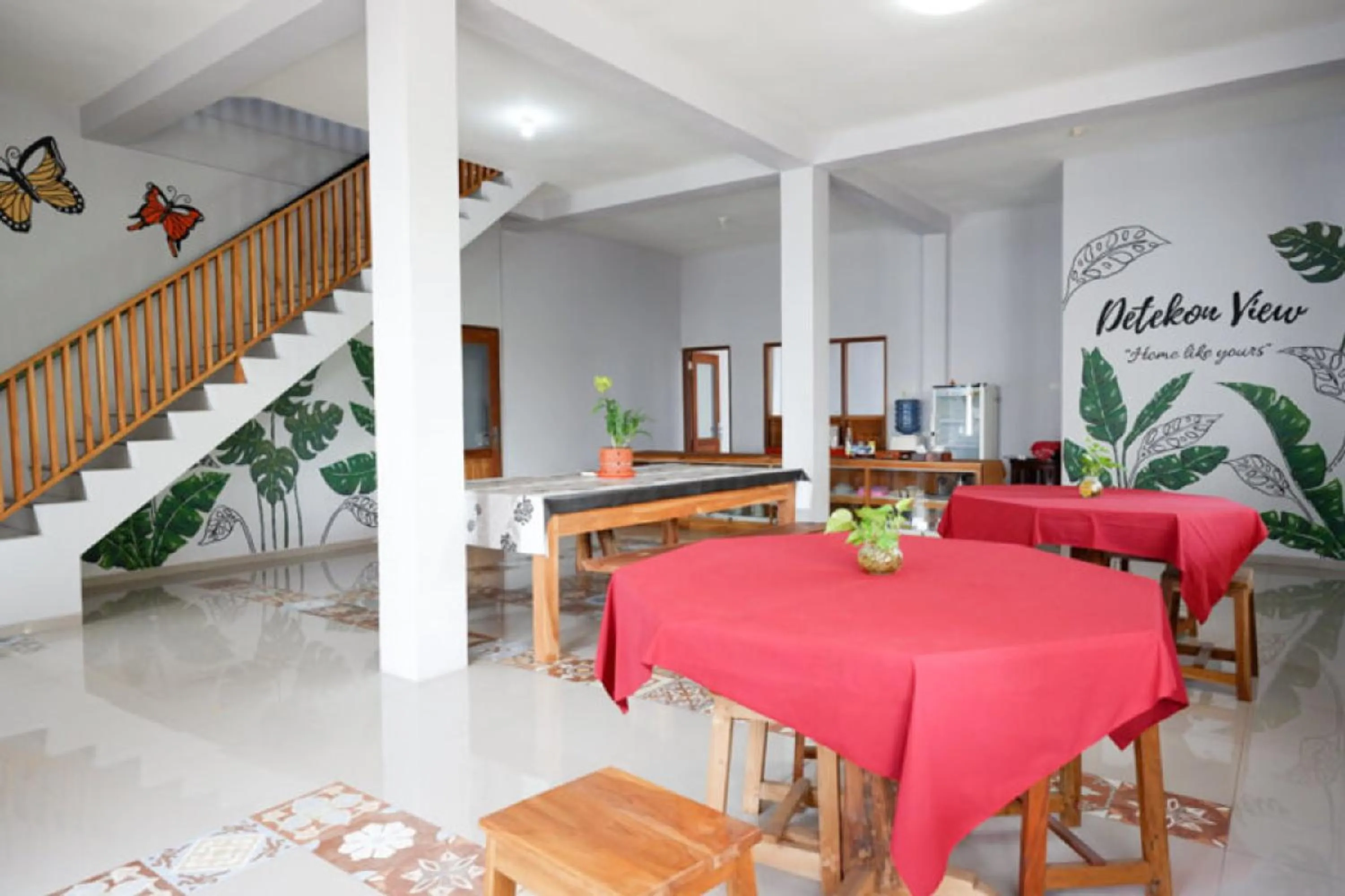 Restaurant/places to eat in RedDoorz Syariah near Kawasan Sam Poo Kong 2