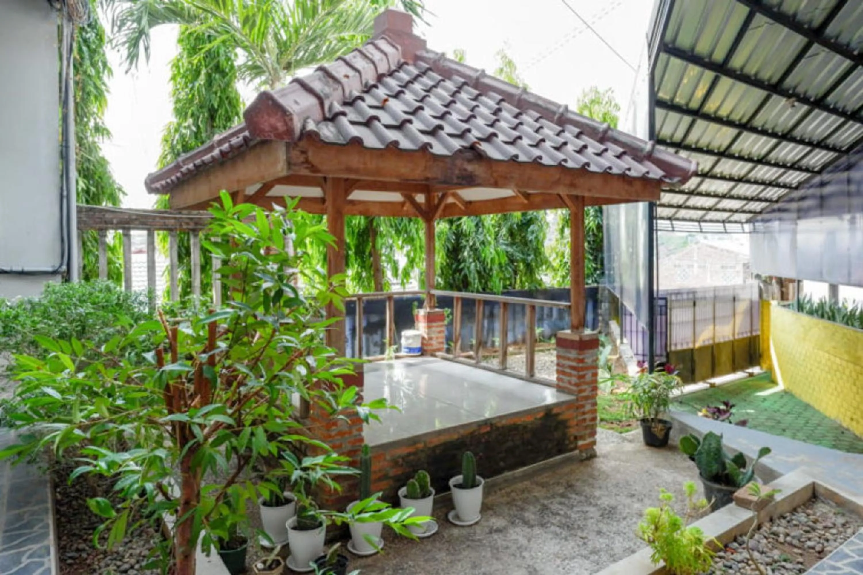 Facade/entrance in RedDoorz Syariah near Kawasan Sam Poo Kong 2