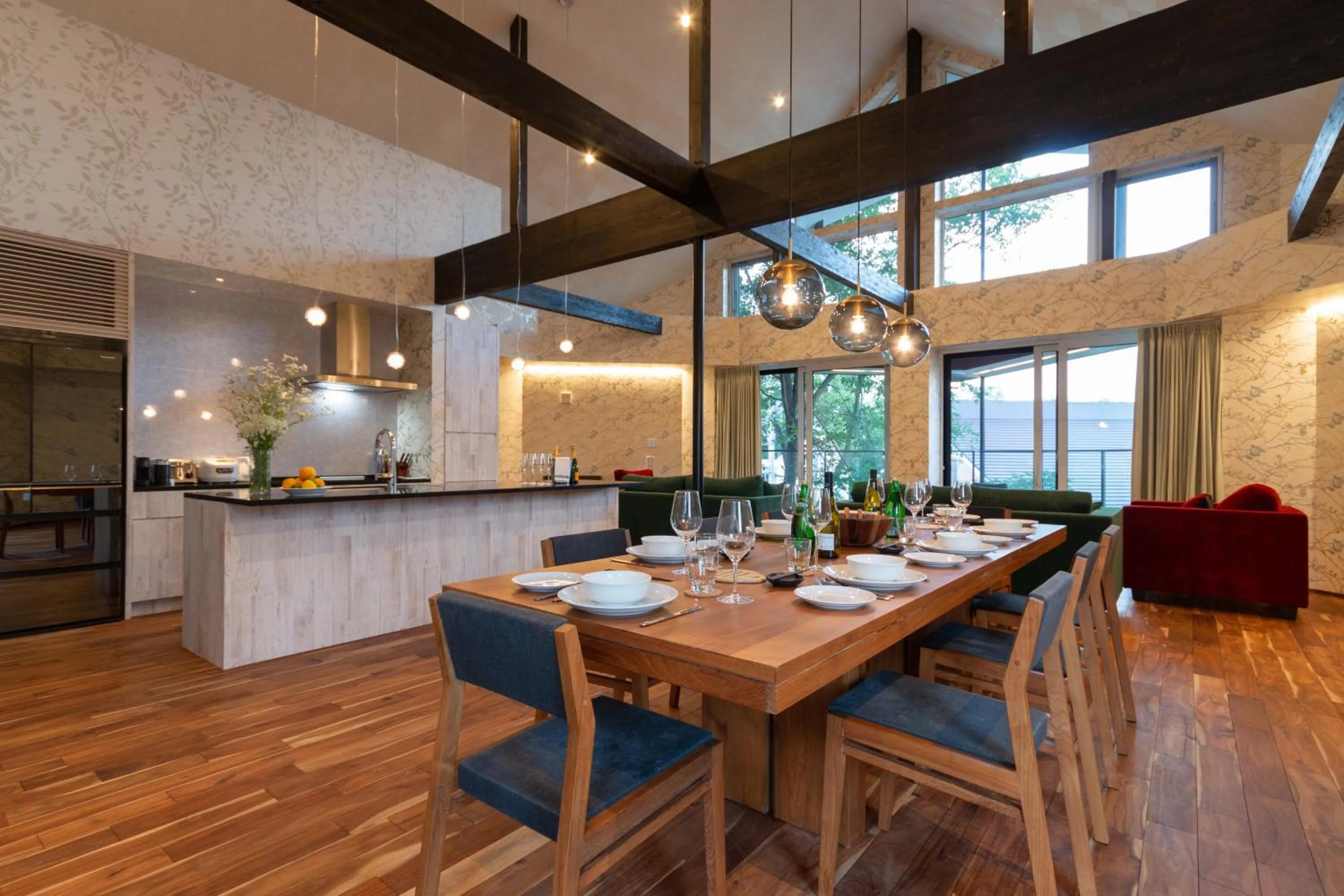 Dining area in Kitsune House by H2 Life